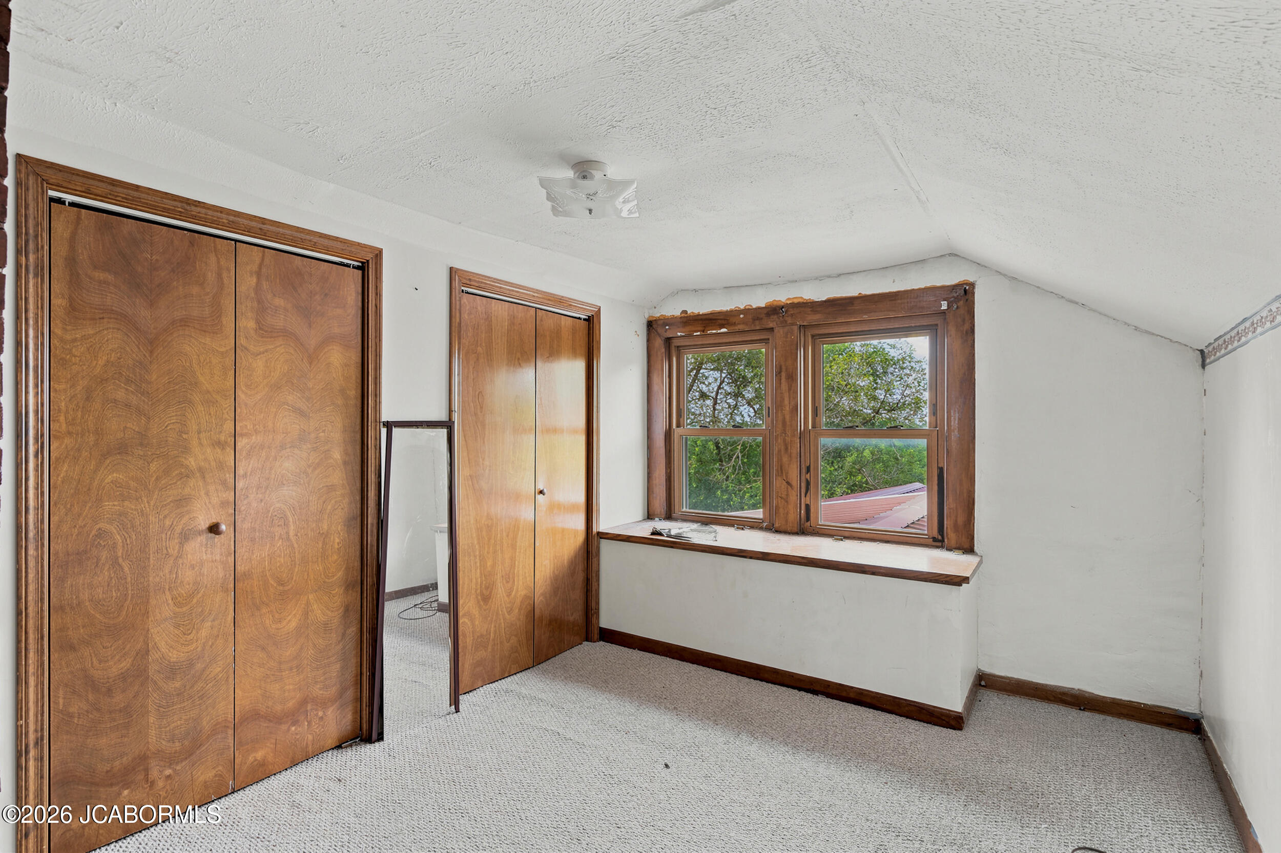 1109 E Main Street Property Photo 24