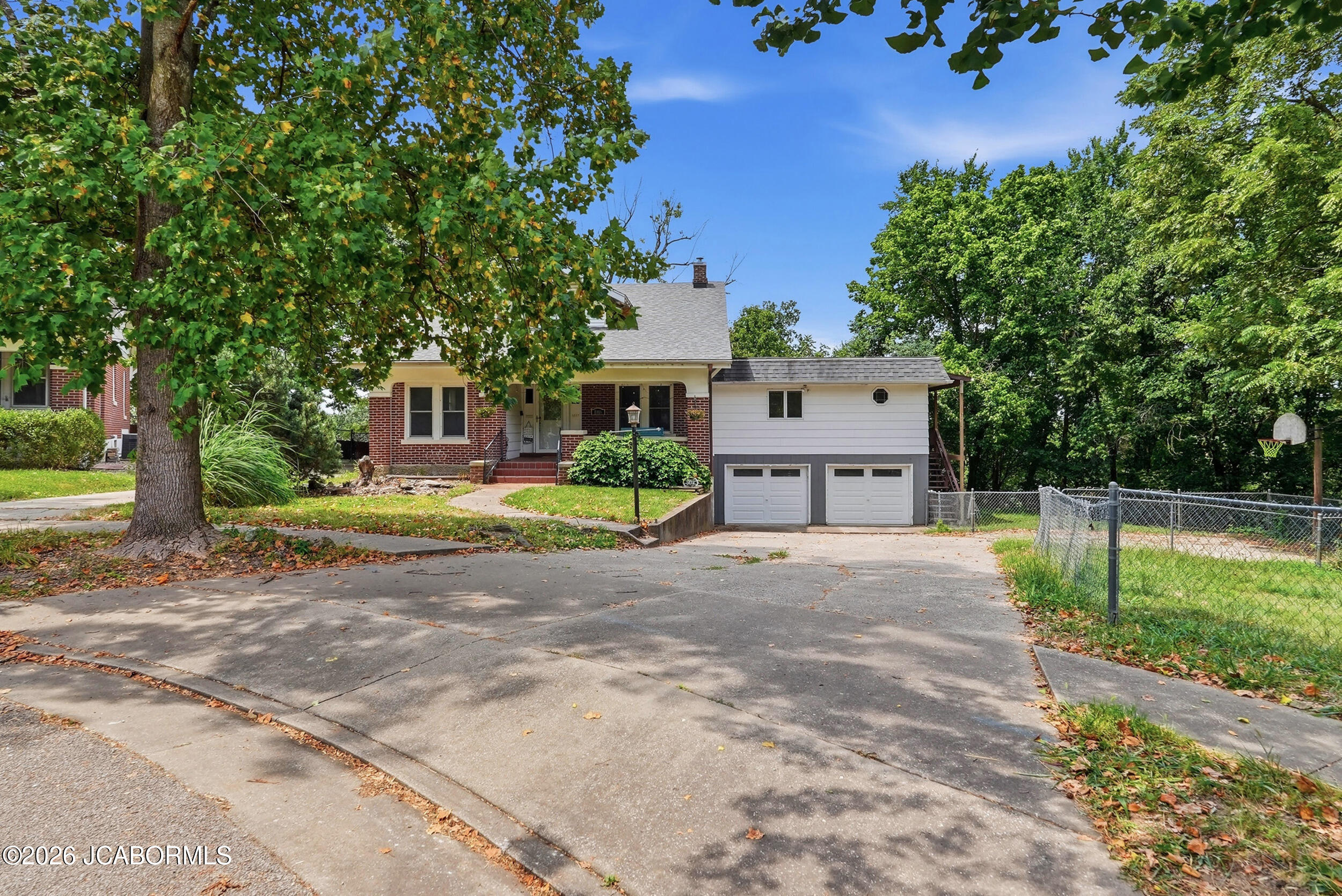 1016 Fairmount Court Property Photo 1