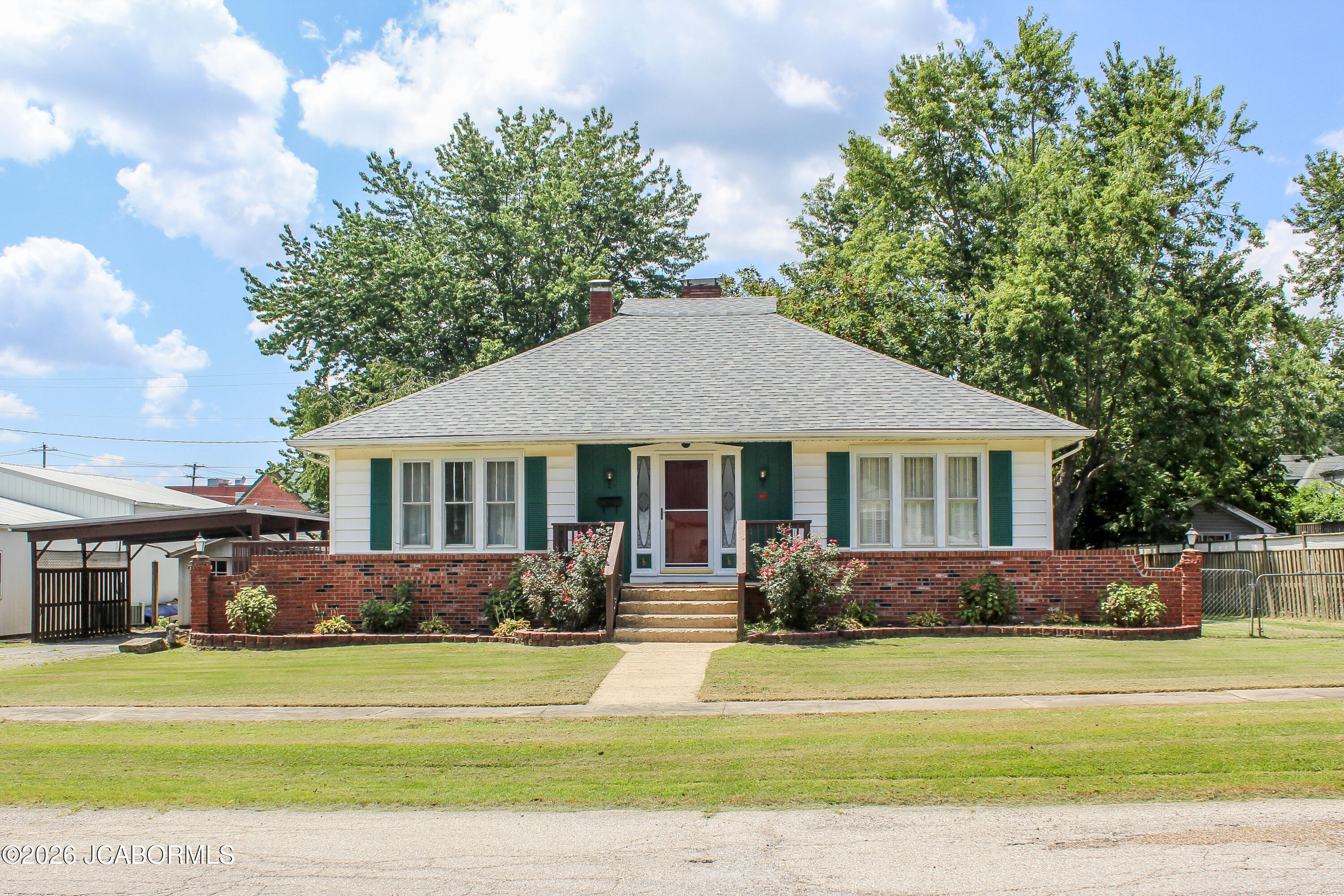 107 N LEEDS AVENUE
