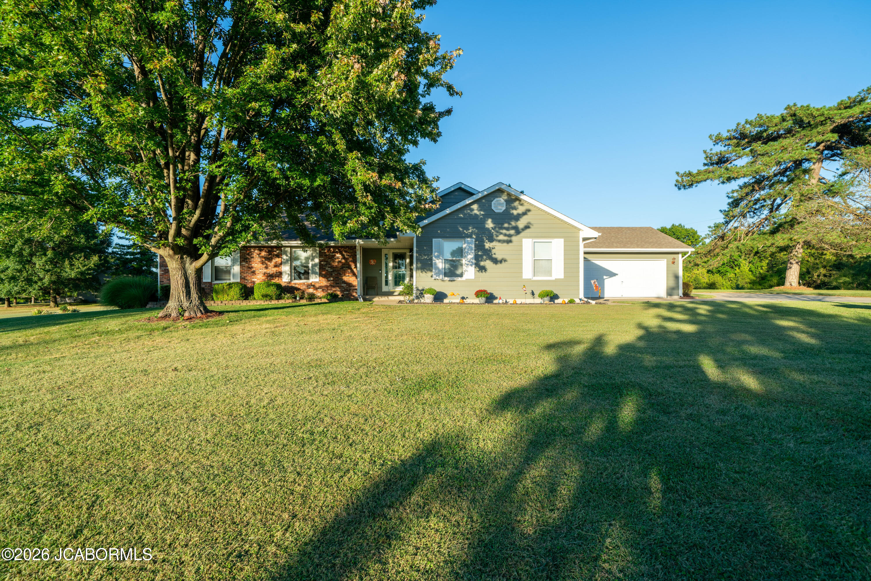 5111 E Flamingo Drive Property Photo 1