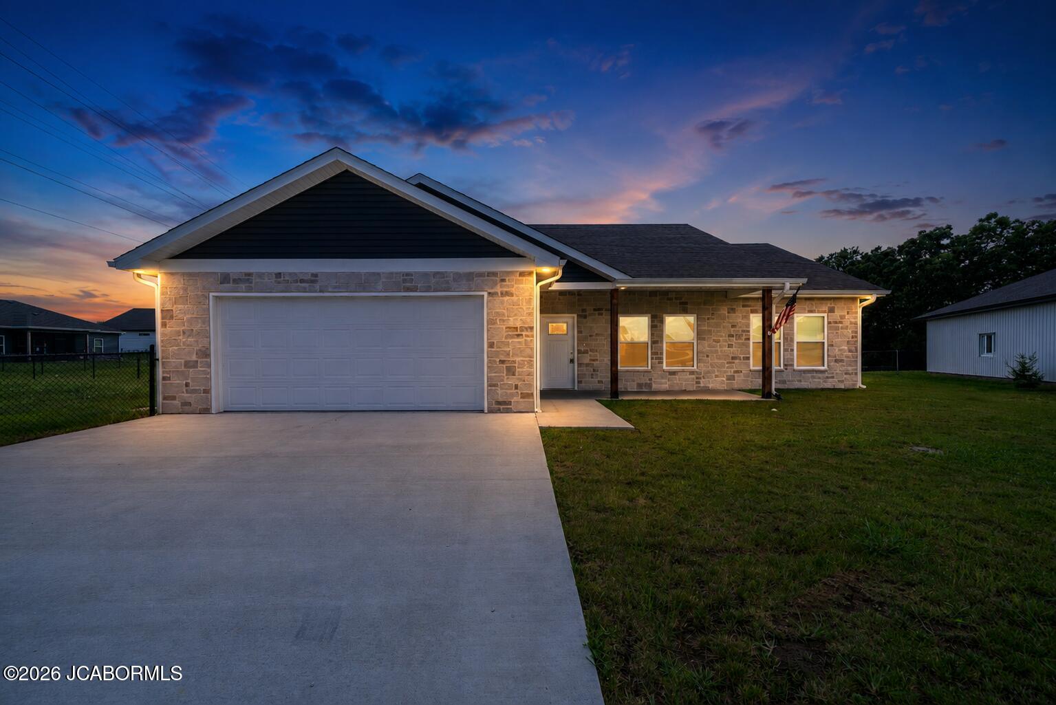 726 Vine Drive Property Photo 1
