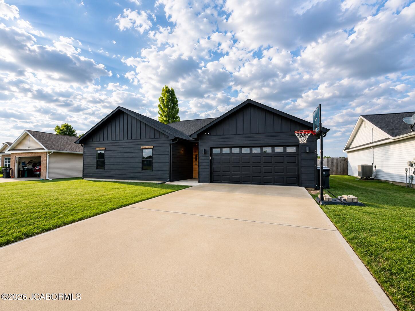 703 E Terrill Road Property Photo 1