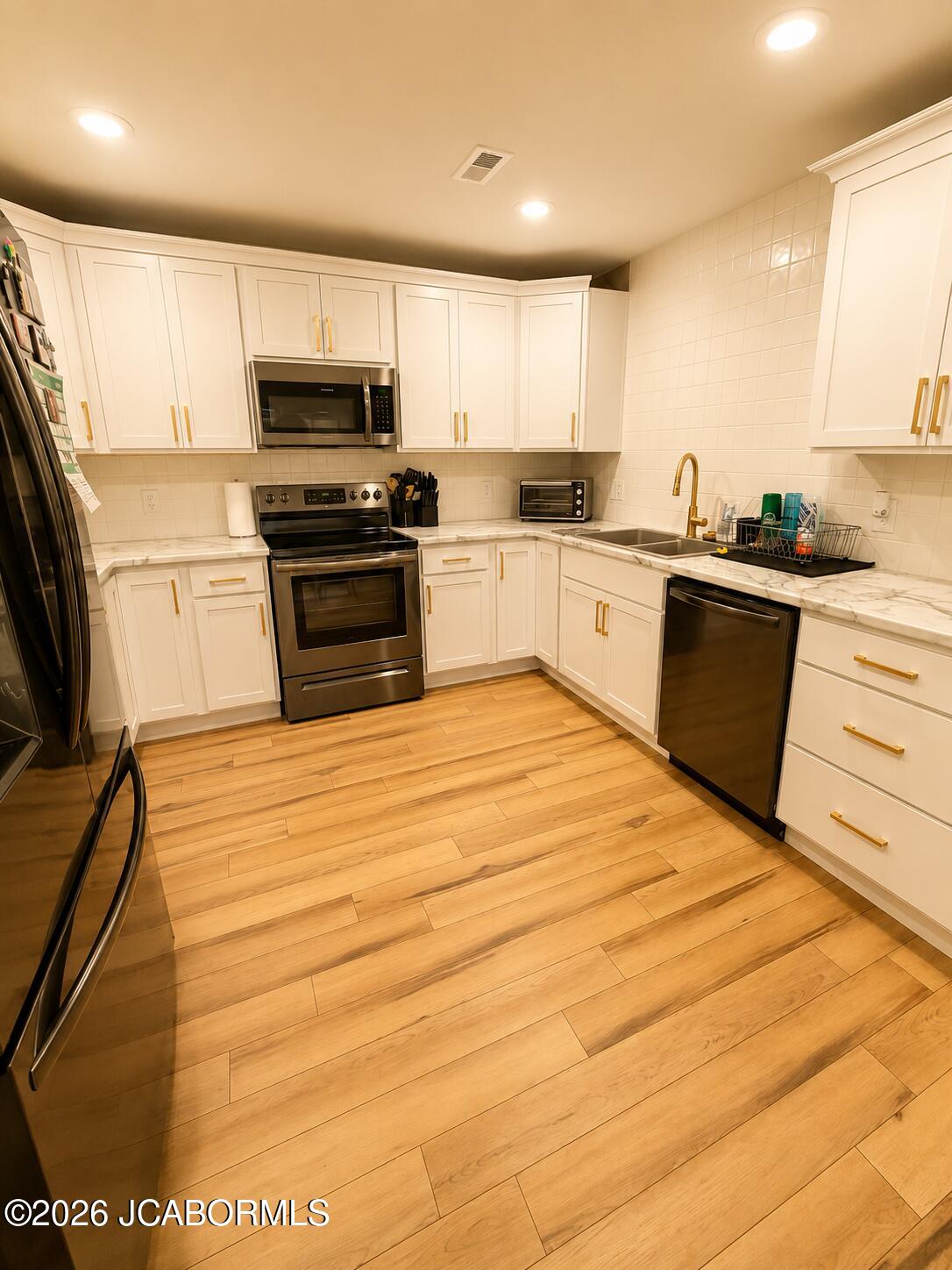 703 E Terrill Road Property Photo 10