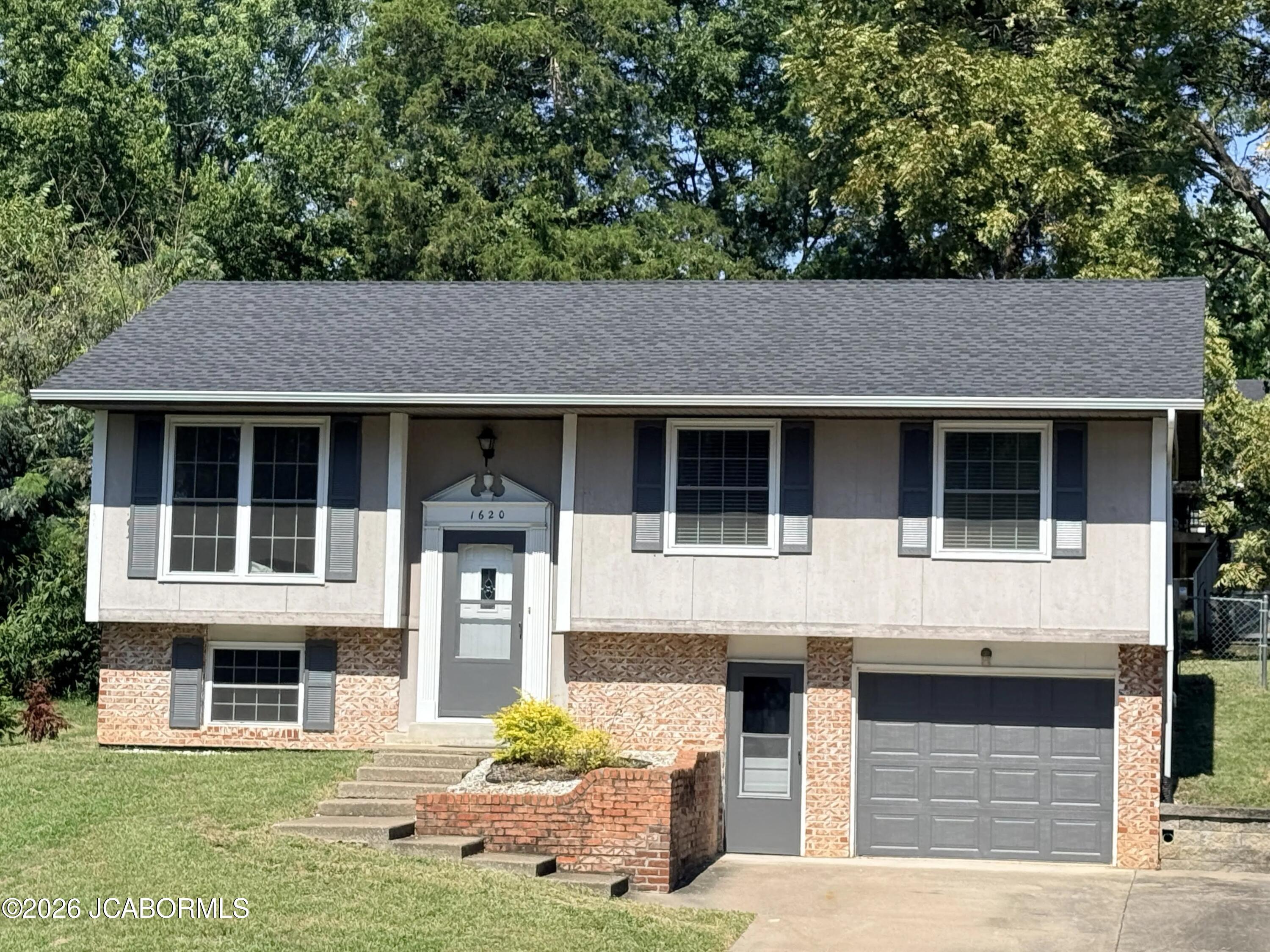 1620 WESTVIEW DRIVE