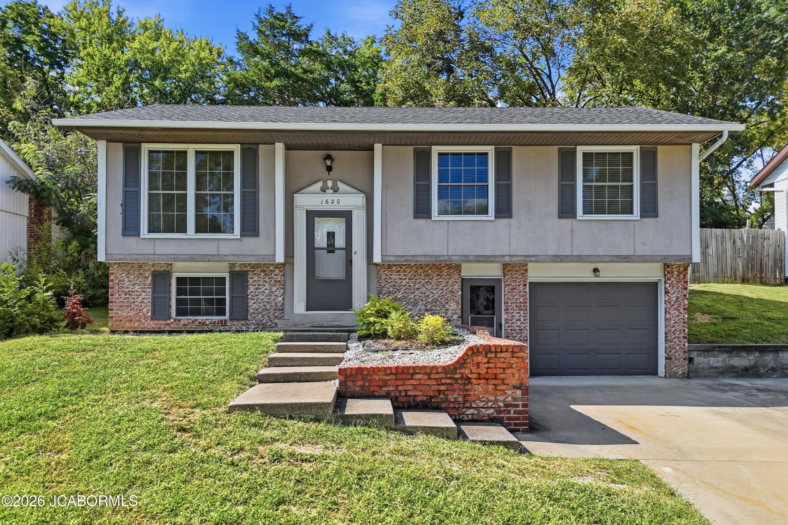 1620 Westview Drive Property Photo 1