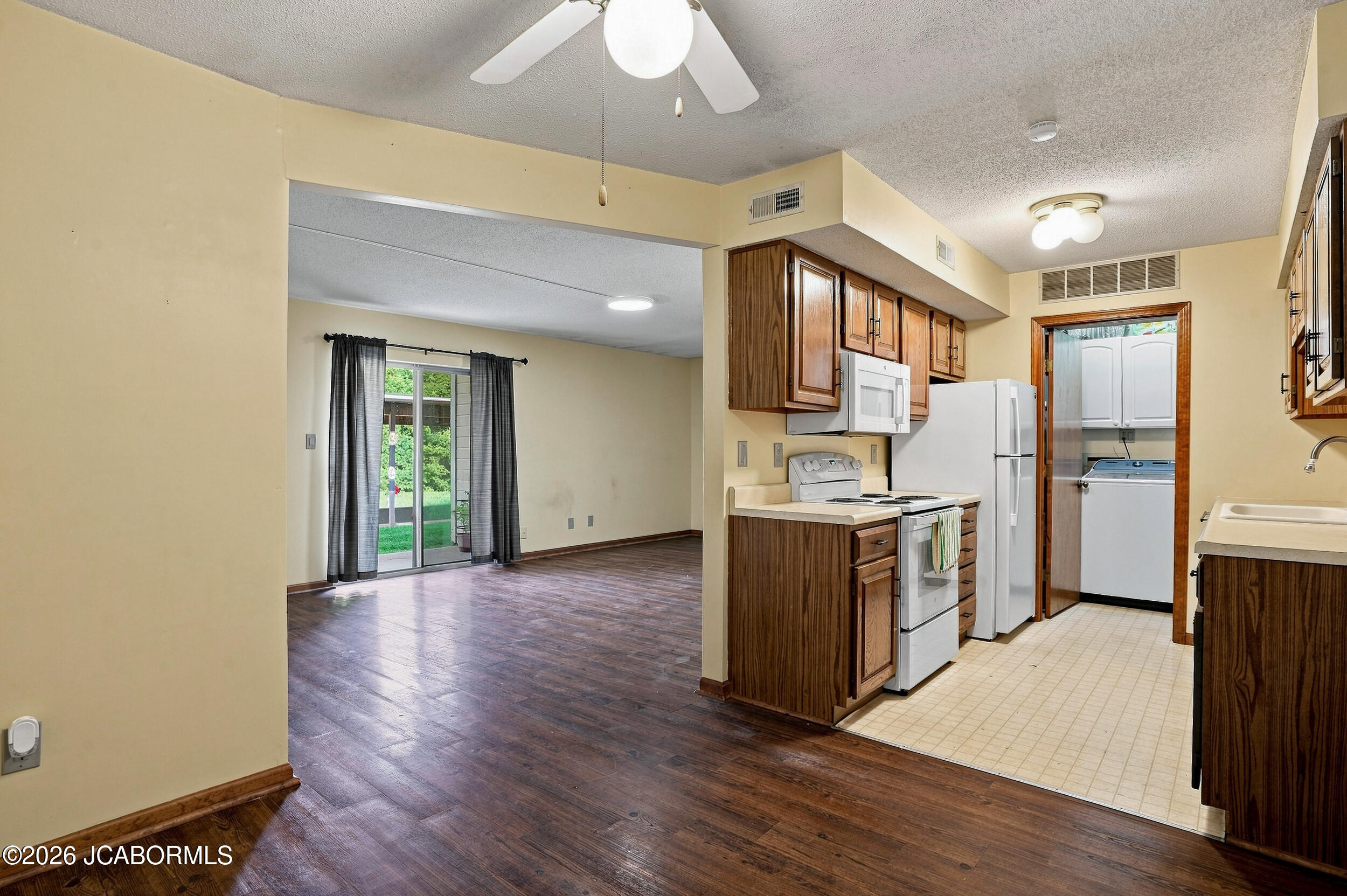 1883 B Waterfront Drive Property Photo 6