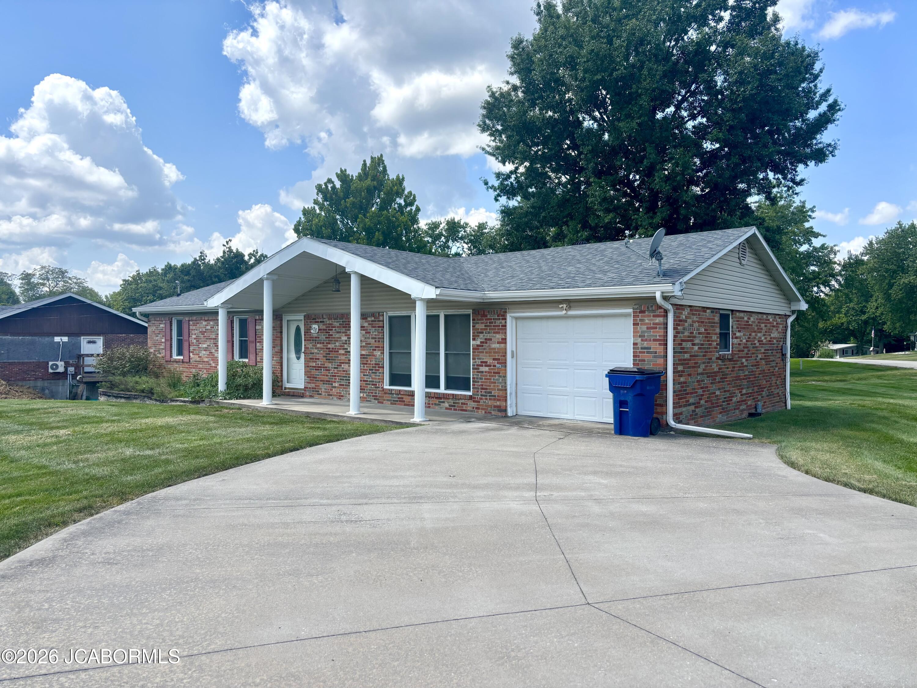 678 S Summit Drive Property Photo 3