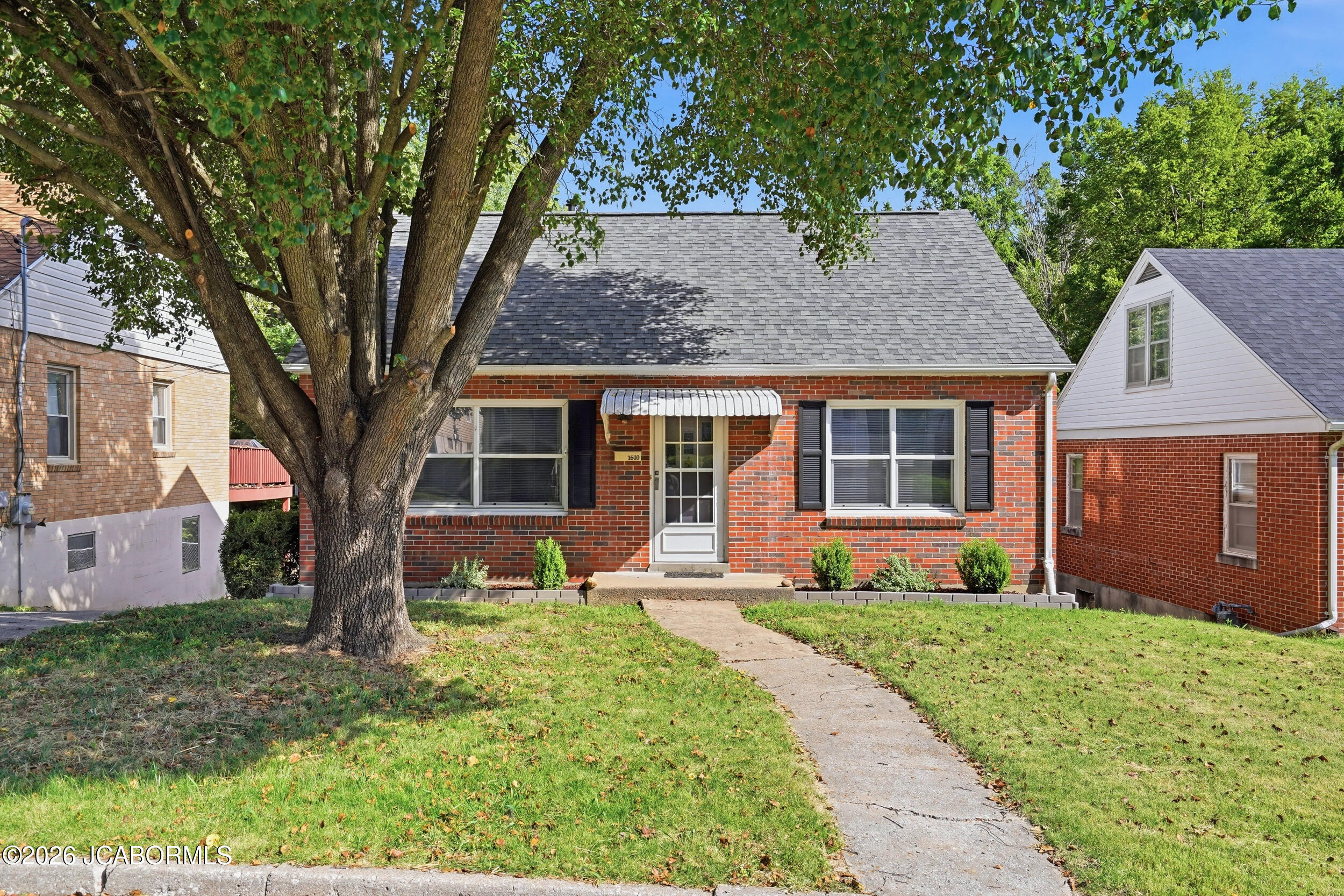 1610 W Mccarty Street Property Photo 1