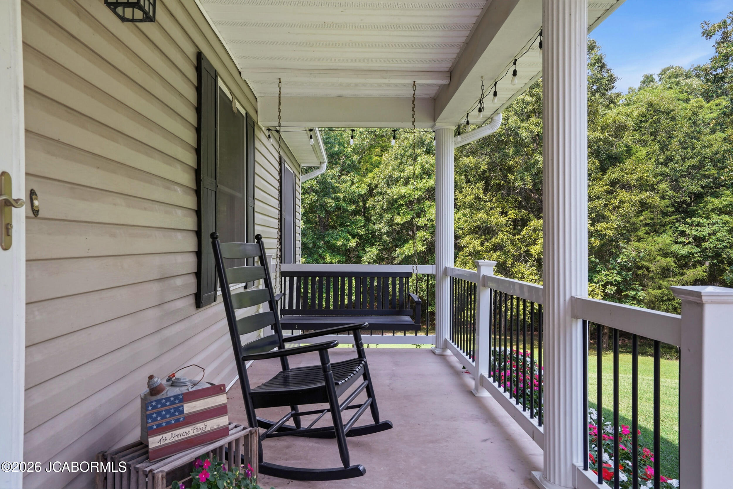 8878 County Road 142 Property Photo 1
