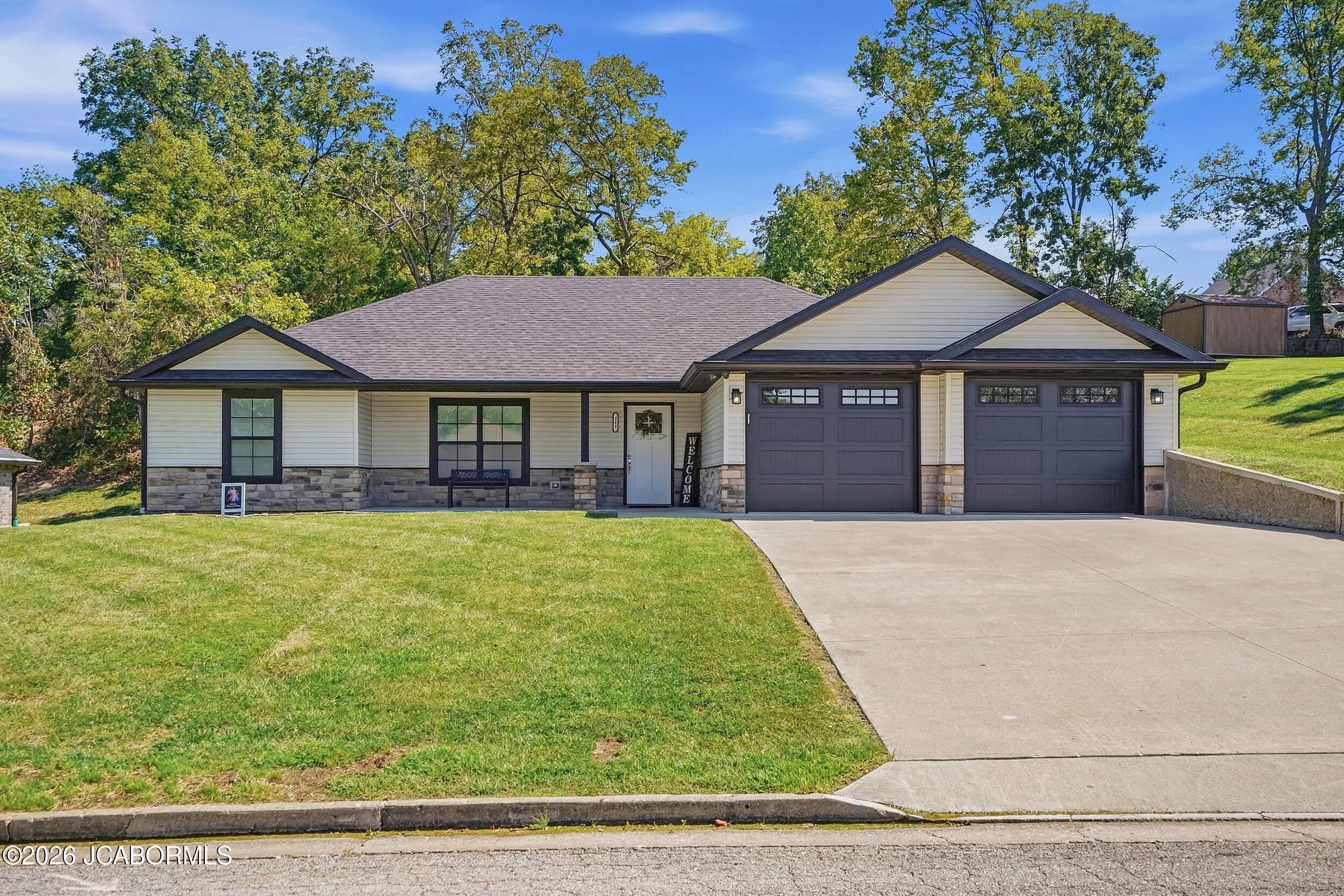 212 KNAEBEL LANE