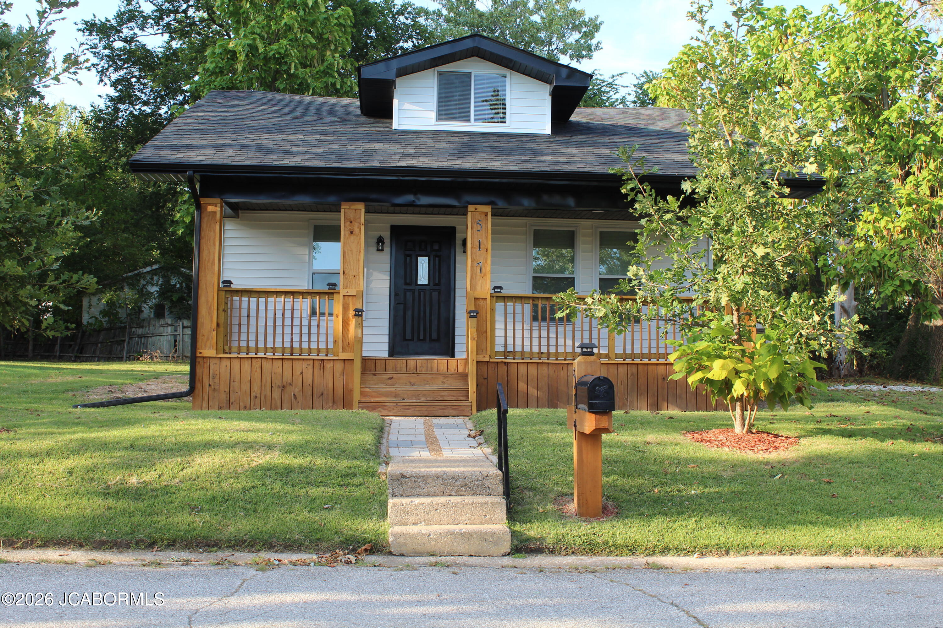 517 E PARK STREET Property Photo 1