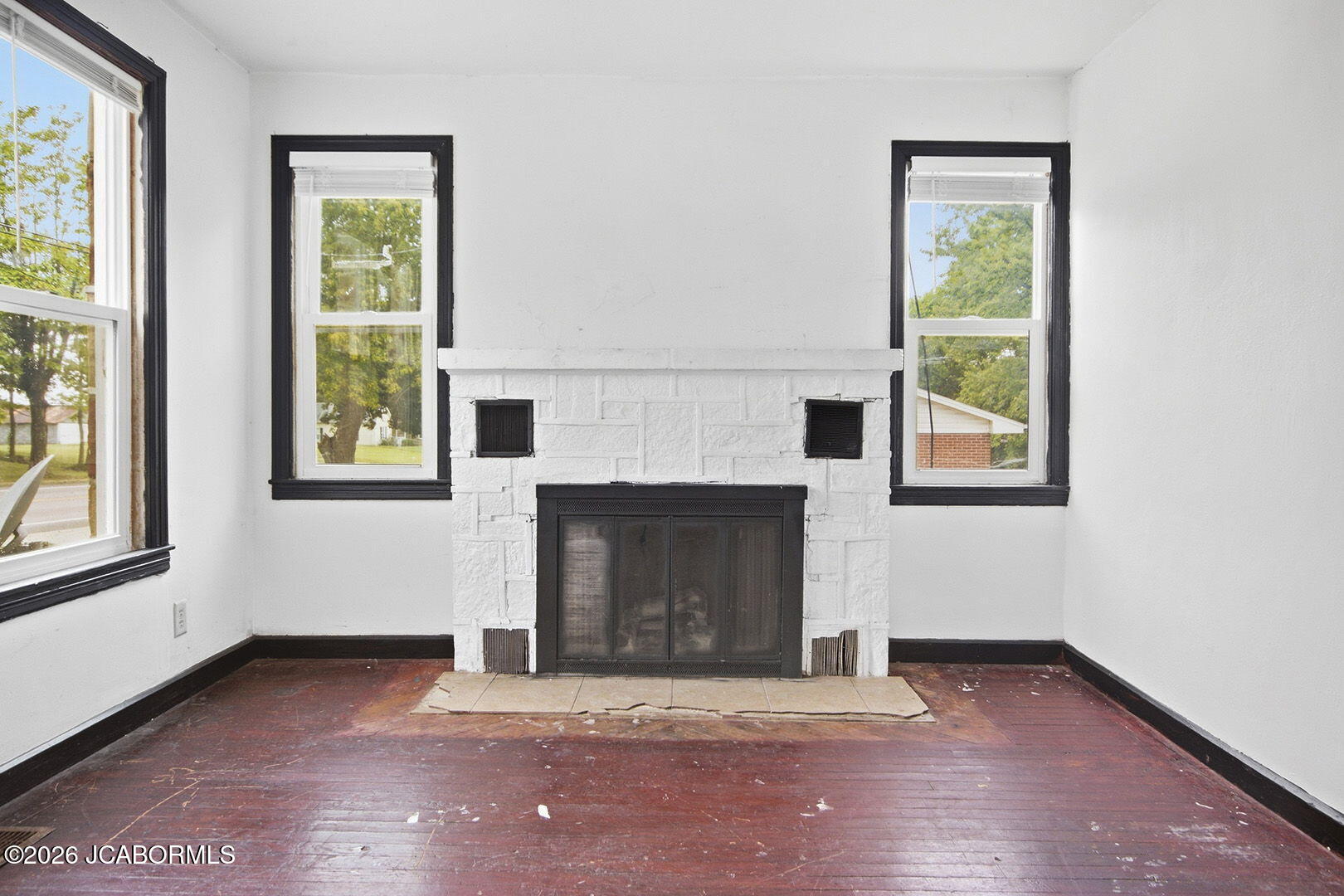 1127 E Main Street Property Photo 6