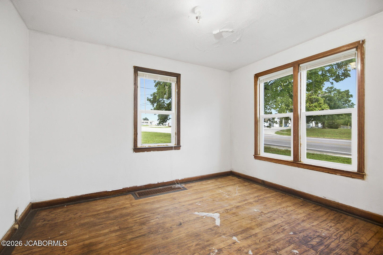 1127 E Main Street Property Photo 8