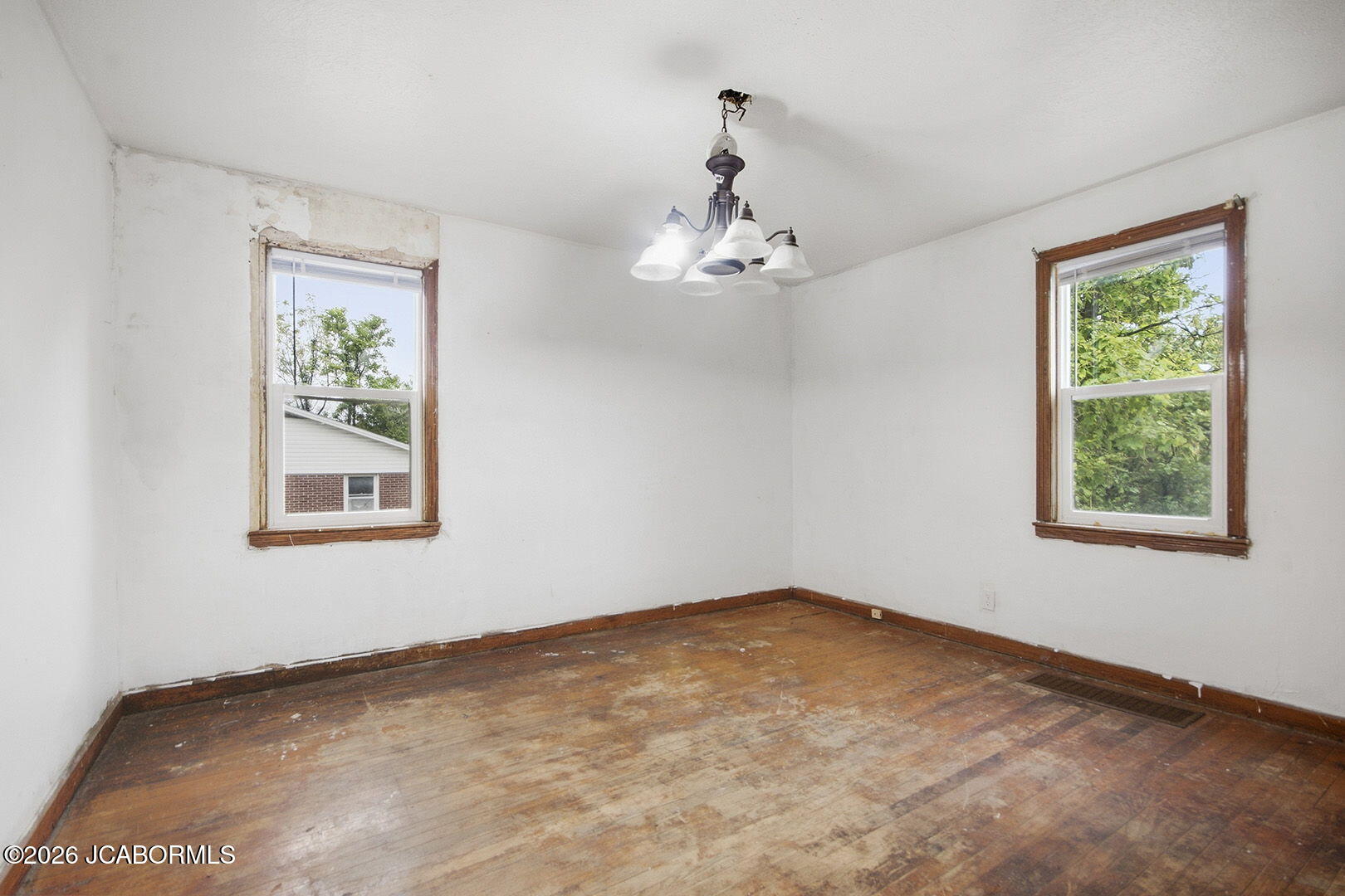 1127 E Main Street Property Photo 10