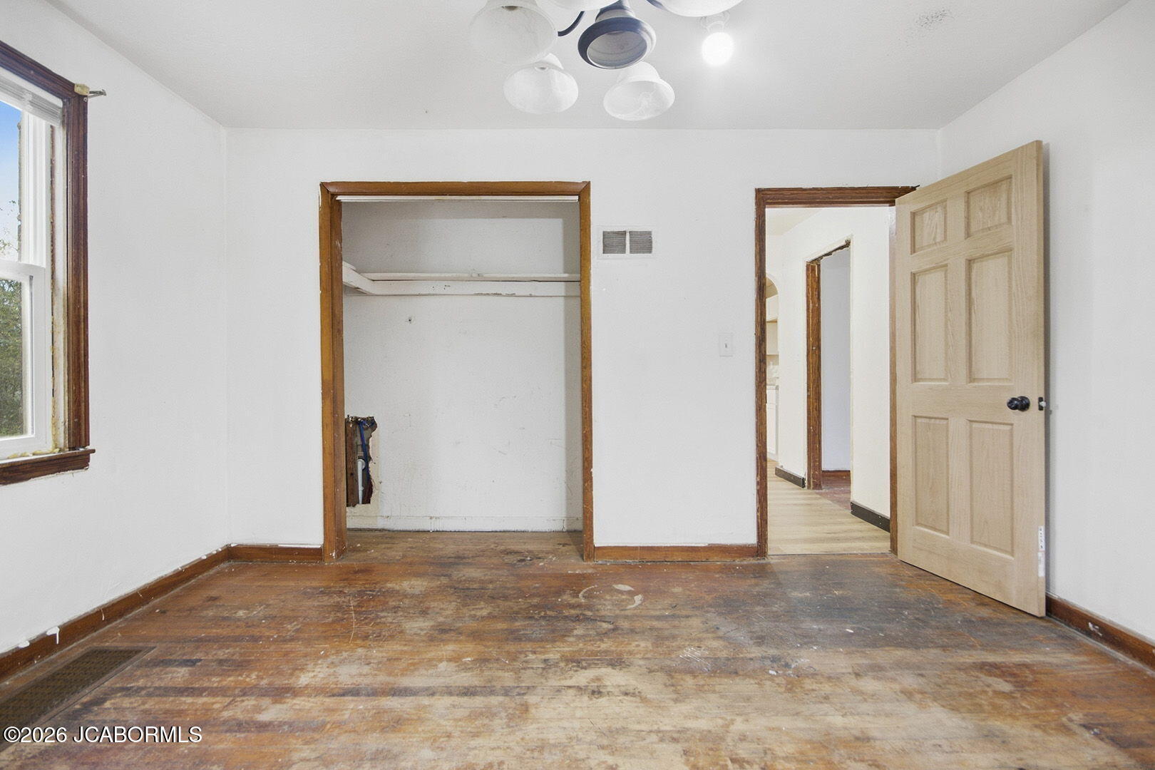 1127 E Main Street Property Photo 11