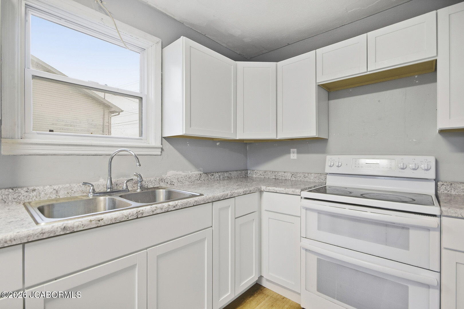 1127 E Main Street Property Photo 15