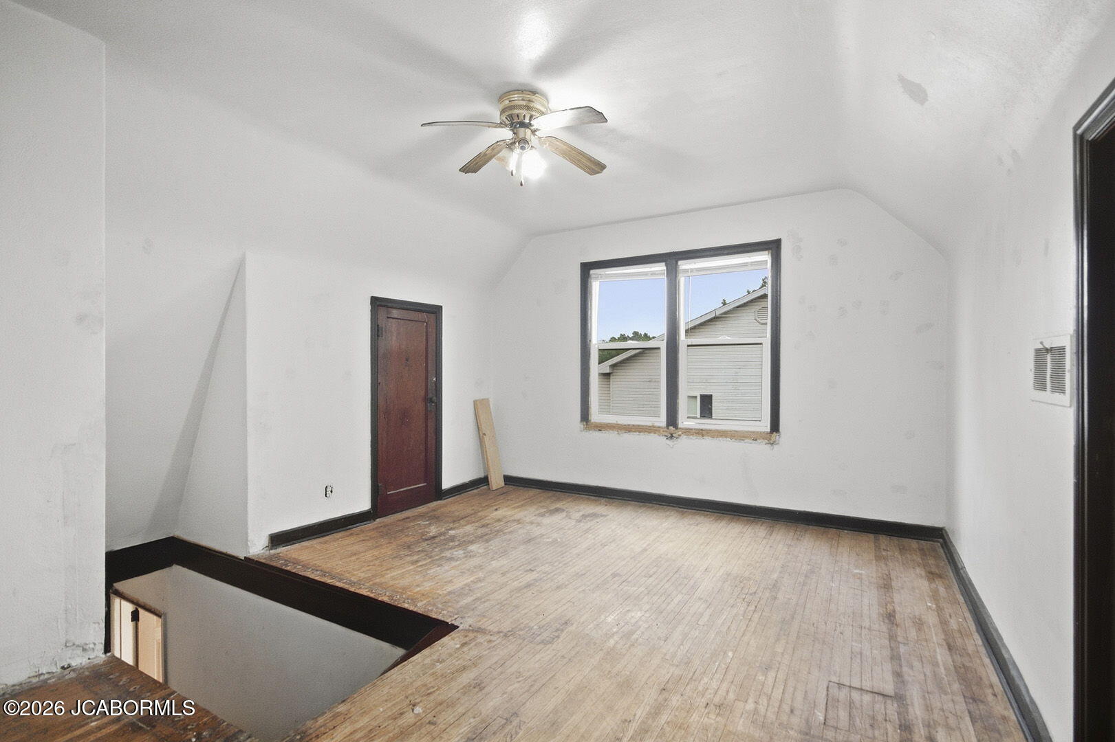 1127 E Main Street Property Photo 18