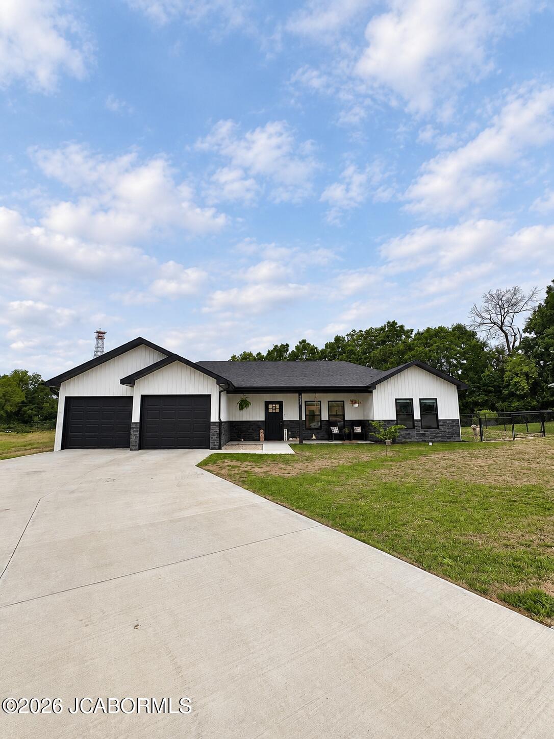 734 Vine Drive Property Photo 1