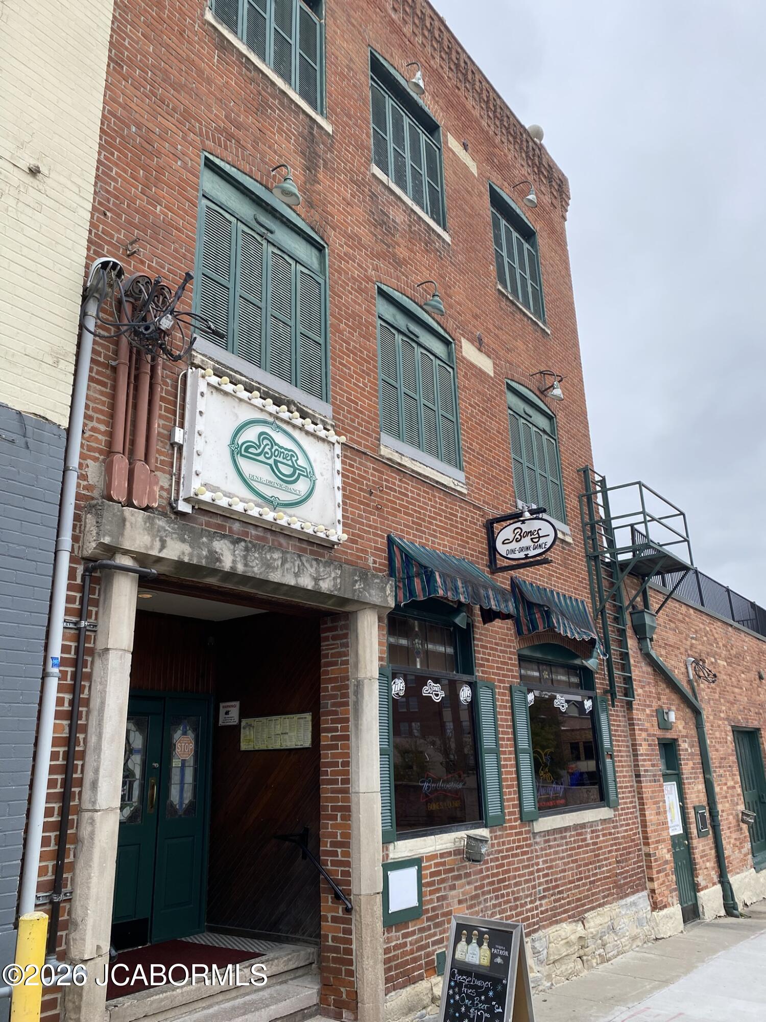 210 Commercial Way Property Photo