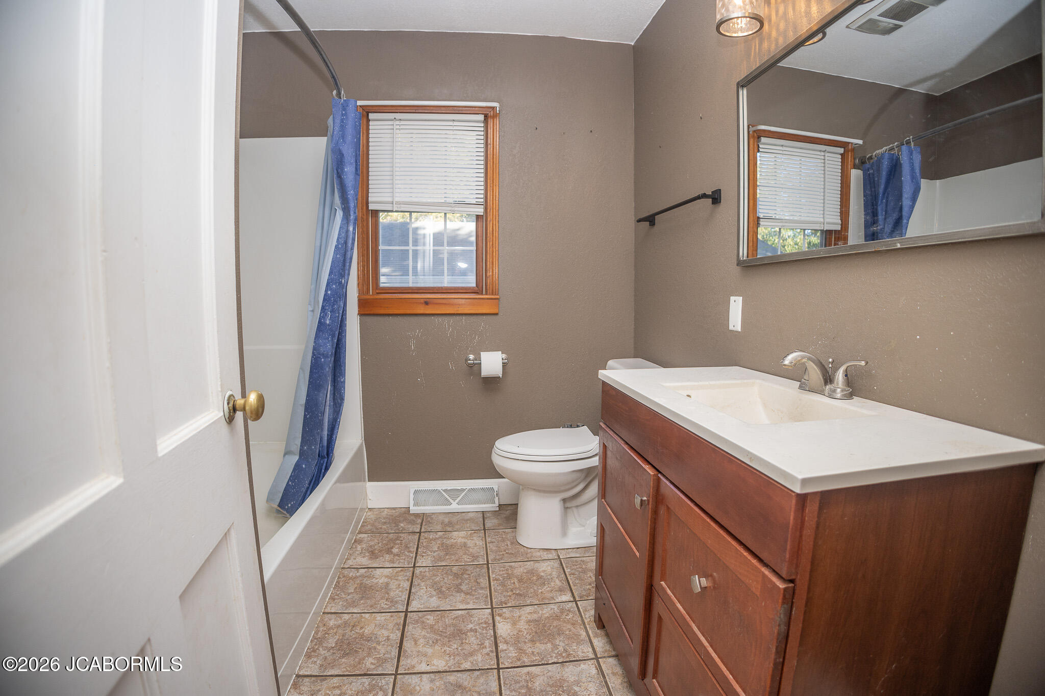 1211 E Main Street Property Photo 13