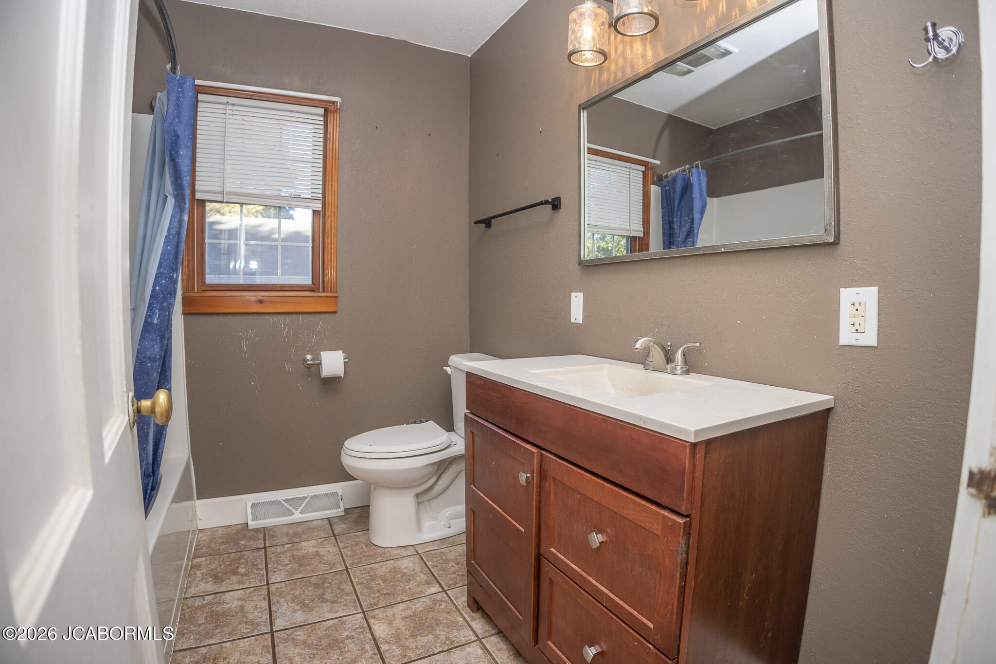 1211 E Main Street Property Photo 14