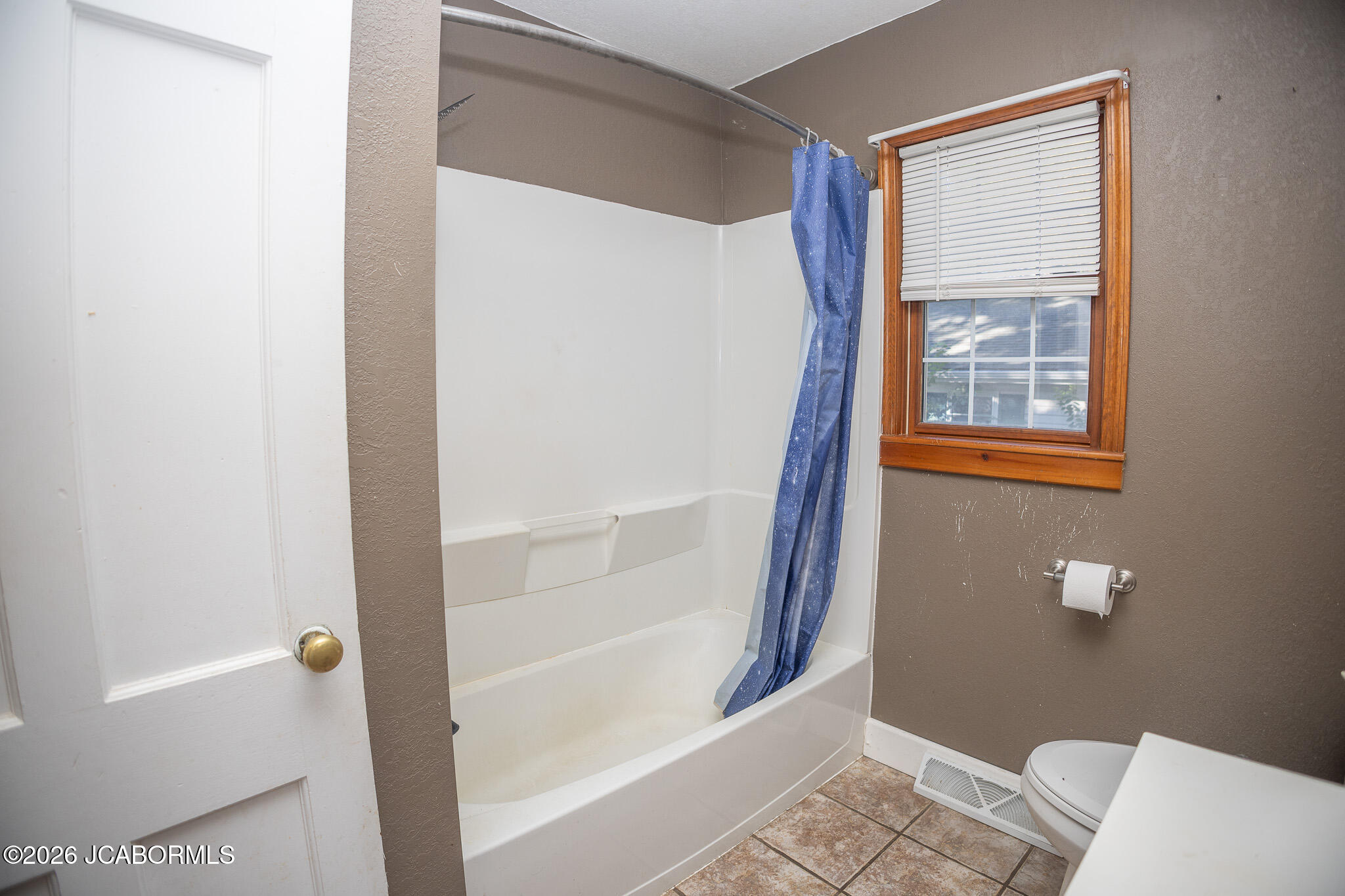 1211 E Main Street Property Photo 15