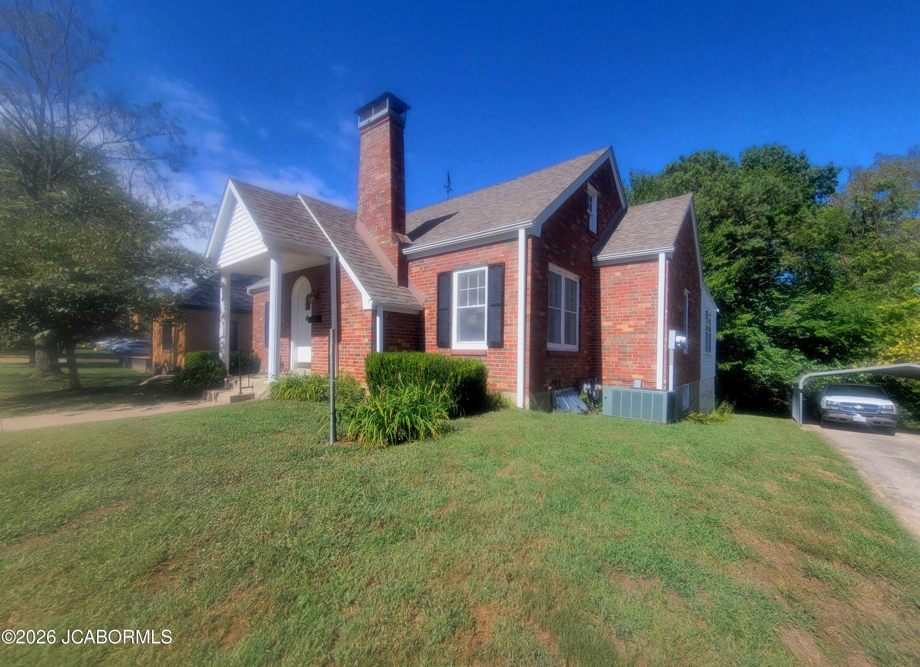 503 E 10th Street Property Photo 1