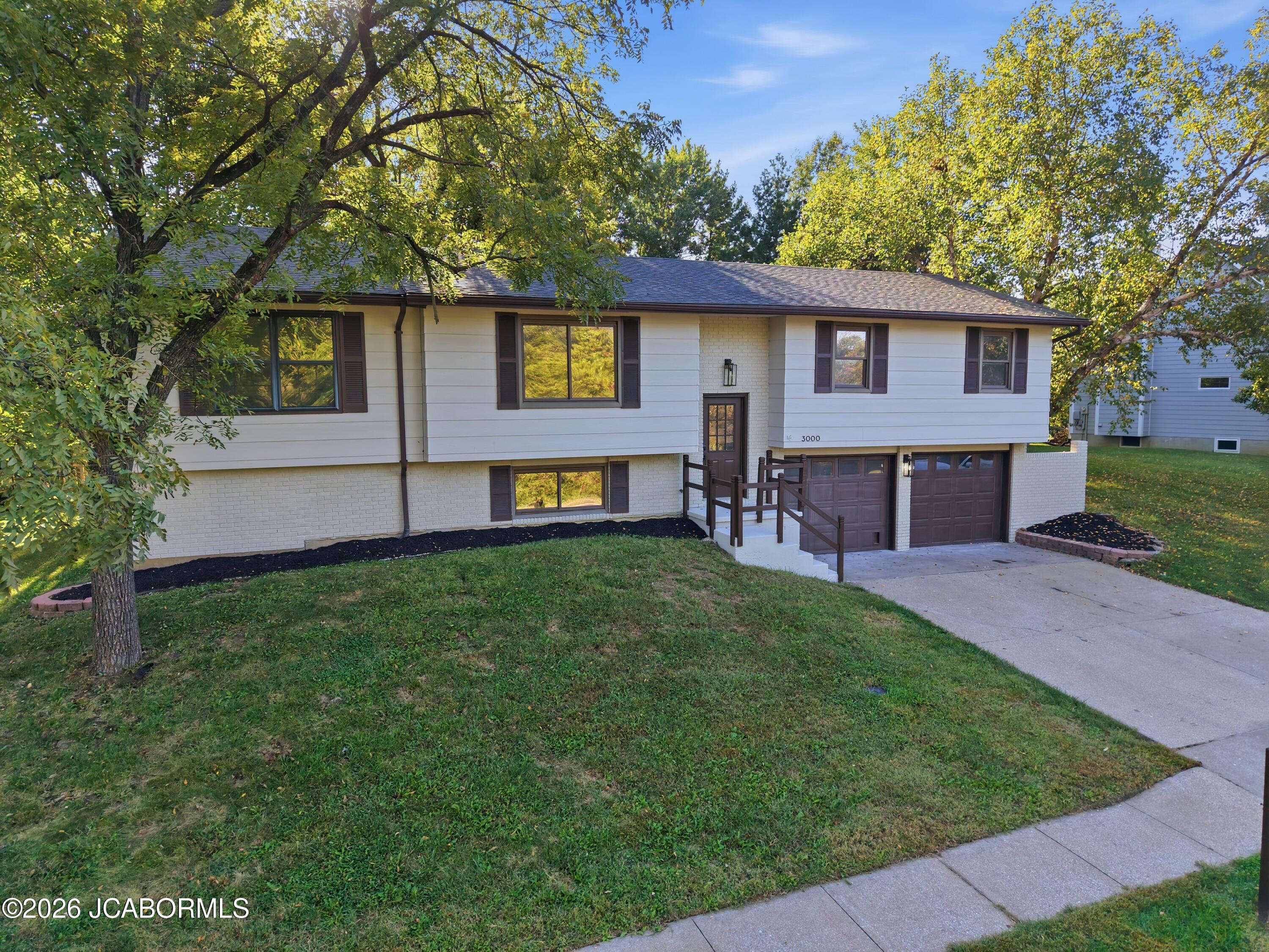 3000 Greenbriar Drive Property Photo 1