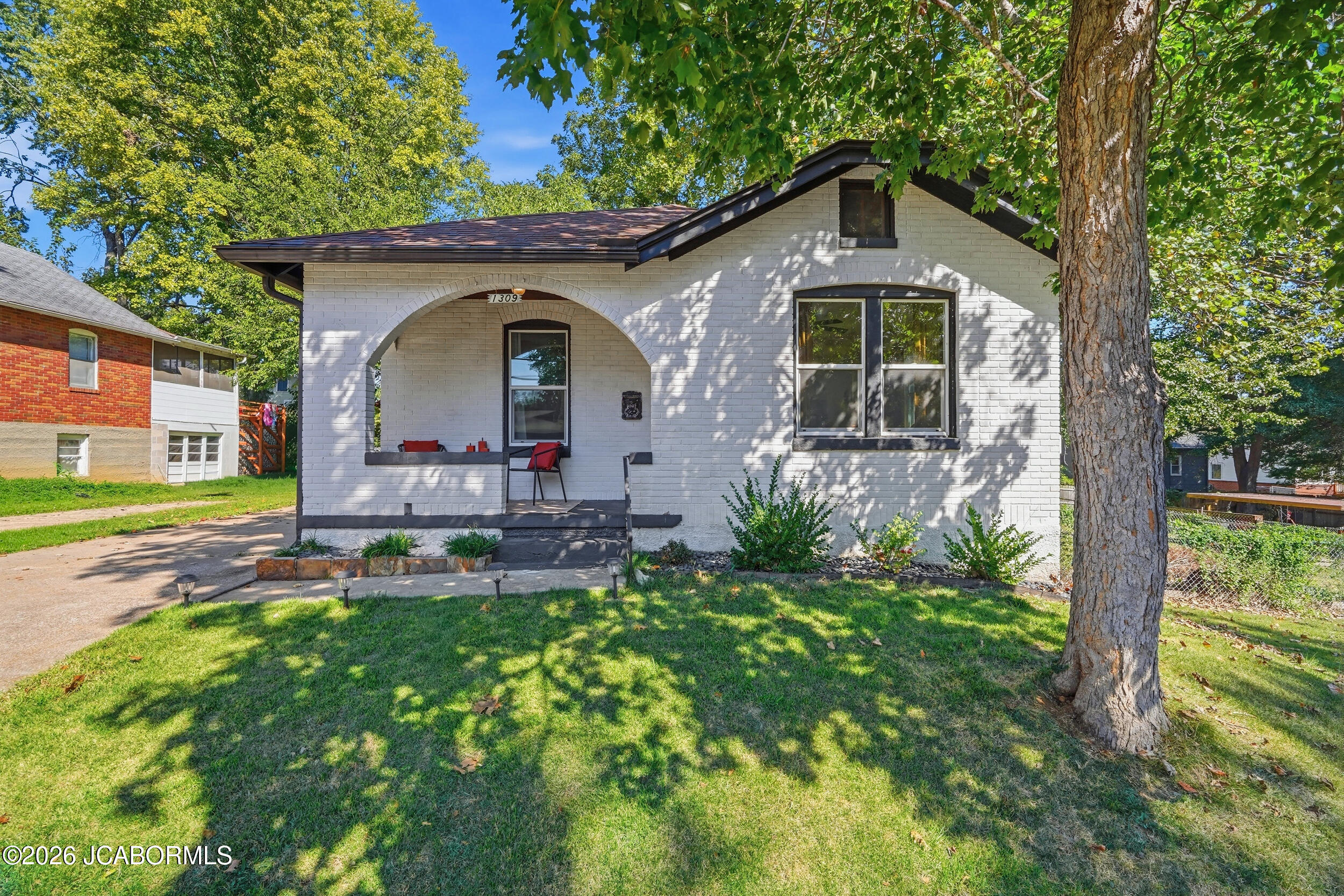 1309 E Dunklin Street Property Photo 1