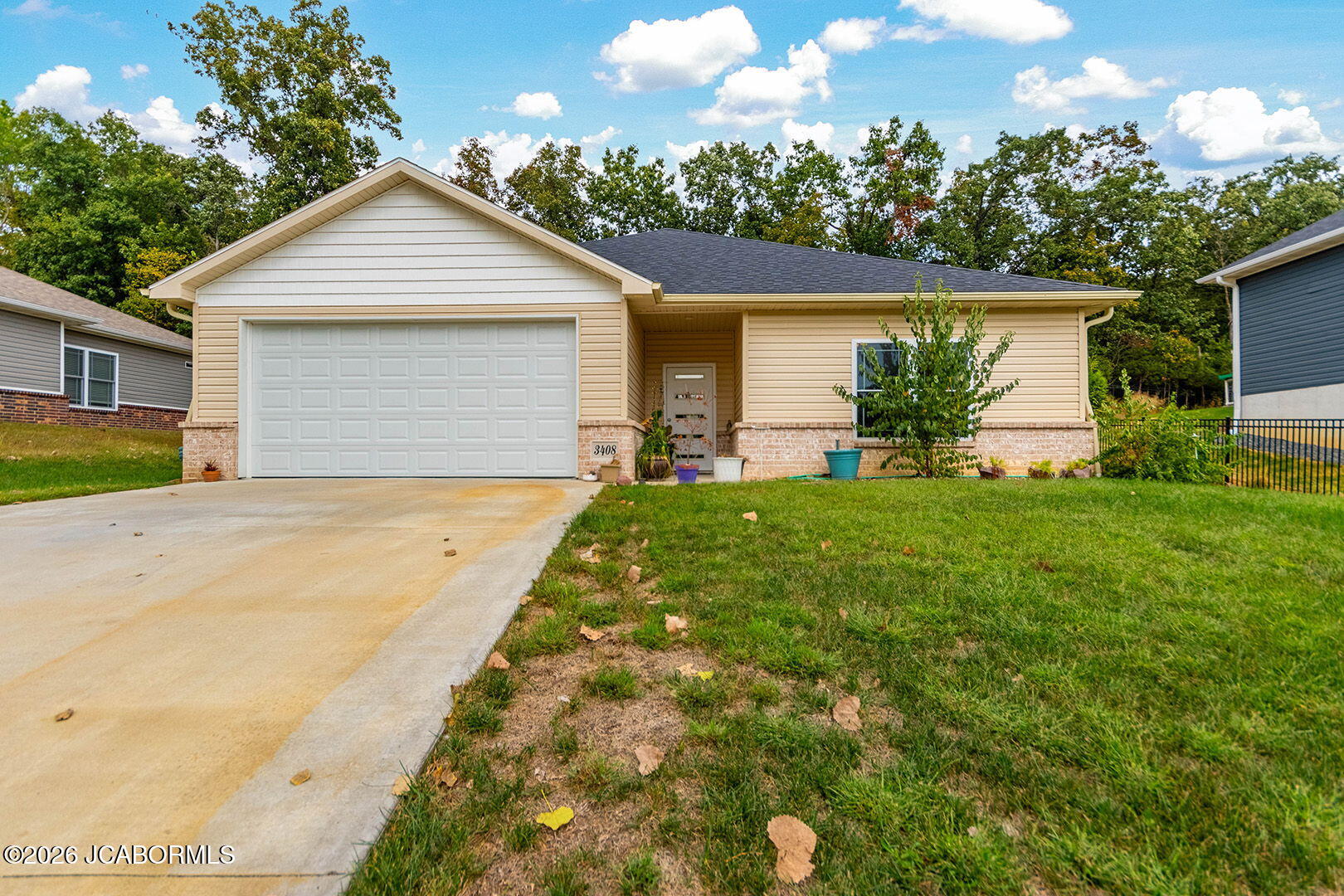 3408 N Rock Beacon Road Property Photo 1