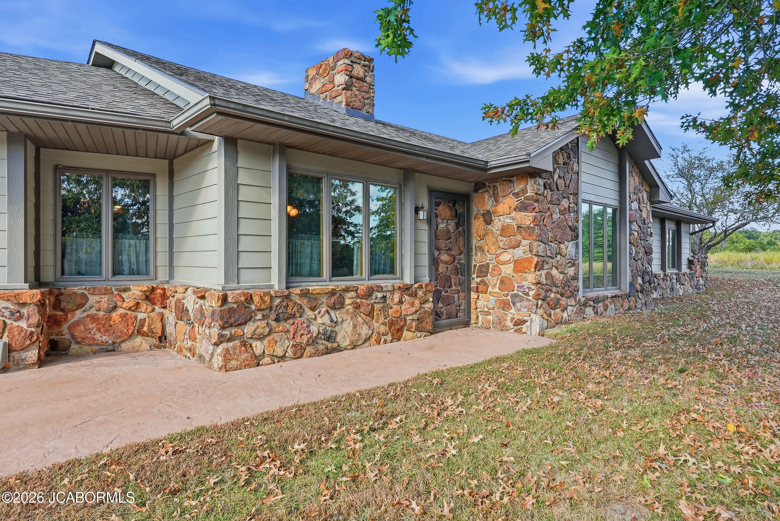 7801 E Route Y Property Photo 1