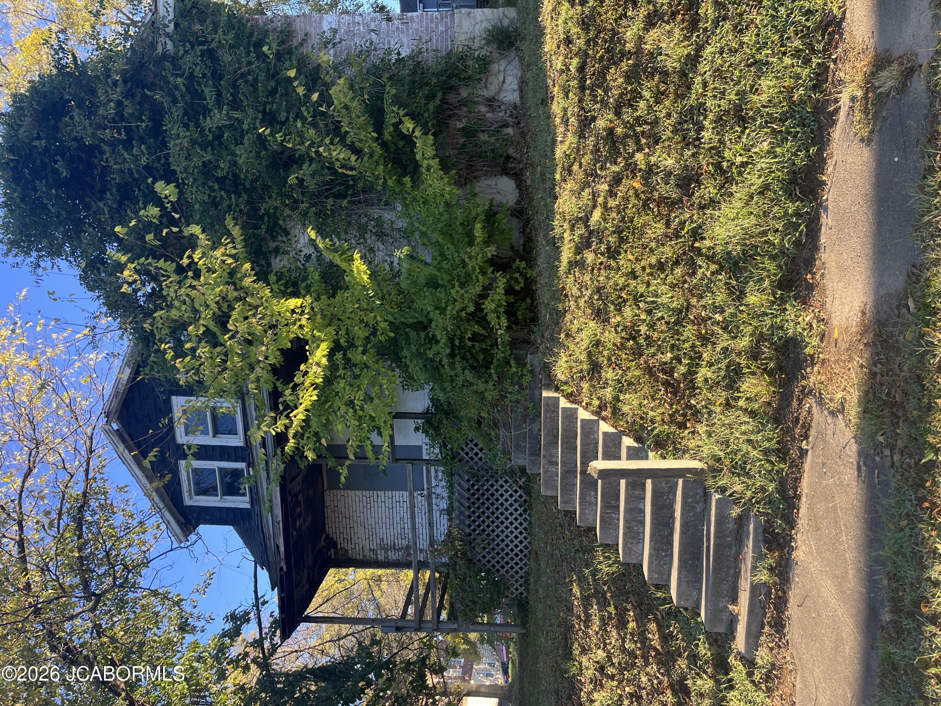 1018 W High Street Property Photo 1
