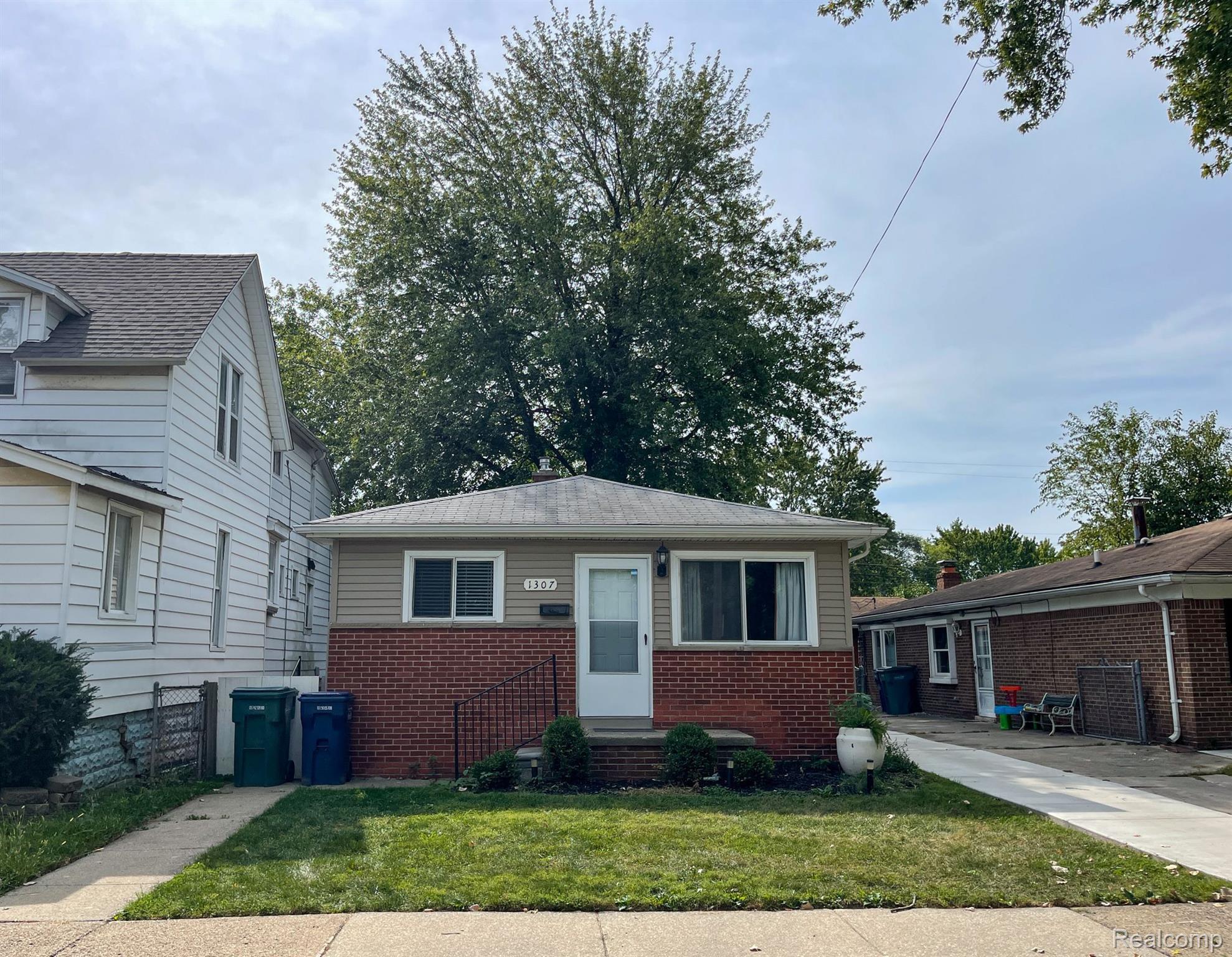 1307 Pagel Ave Property Photo 2