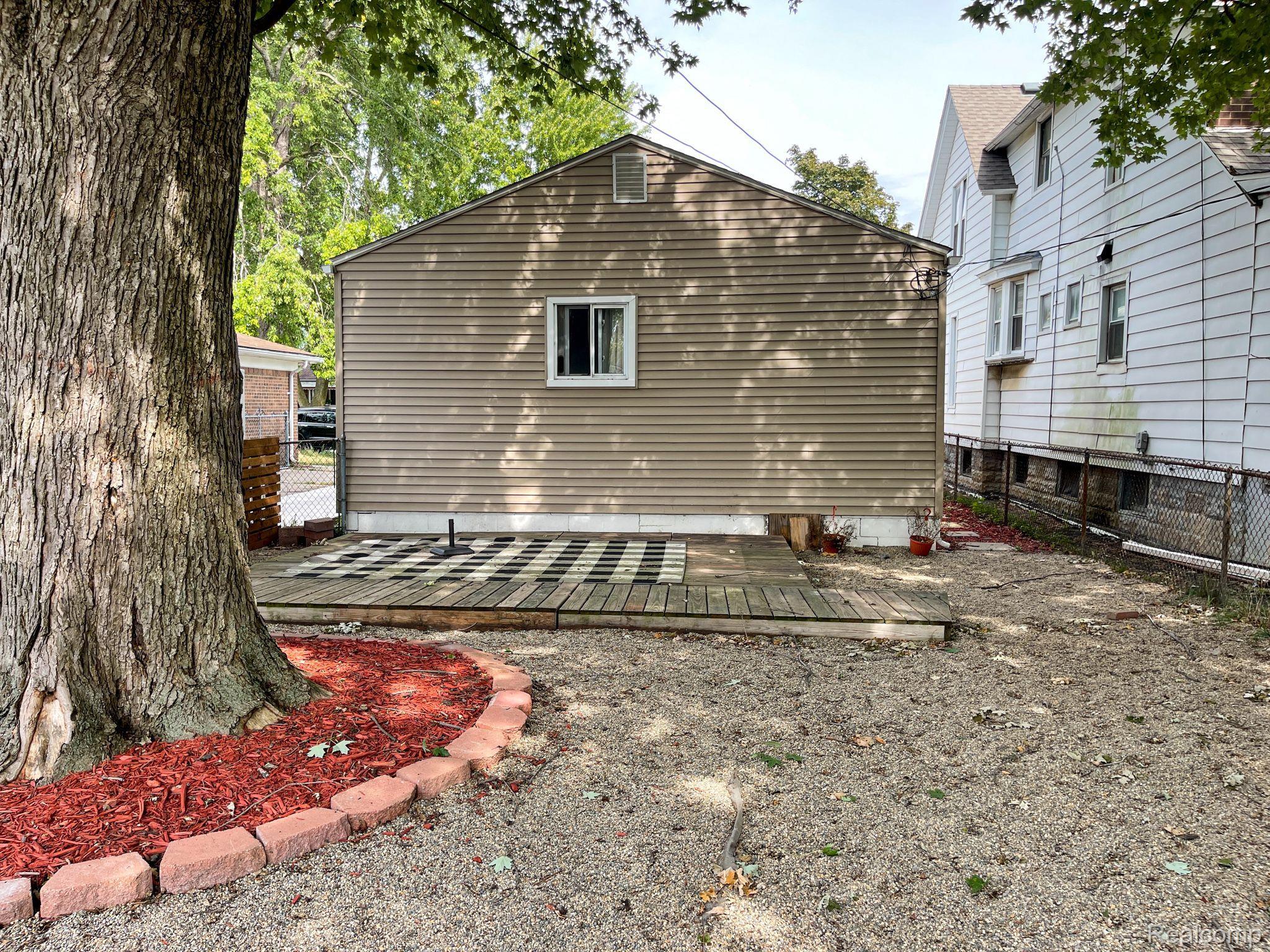 1307 Pagel Ave Property Photo 4