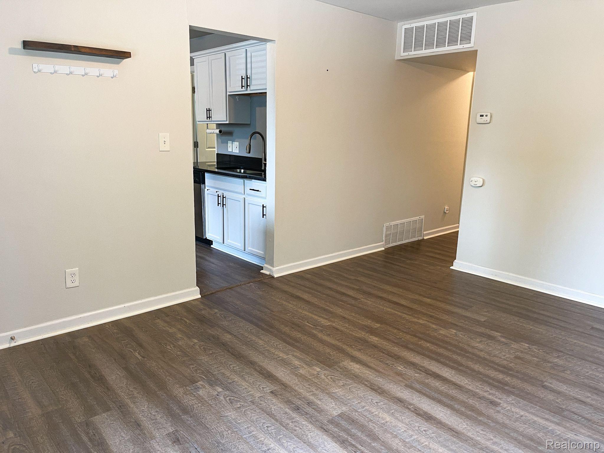 1307 Pagel Ave Property Photo 6