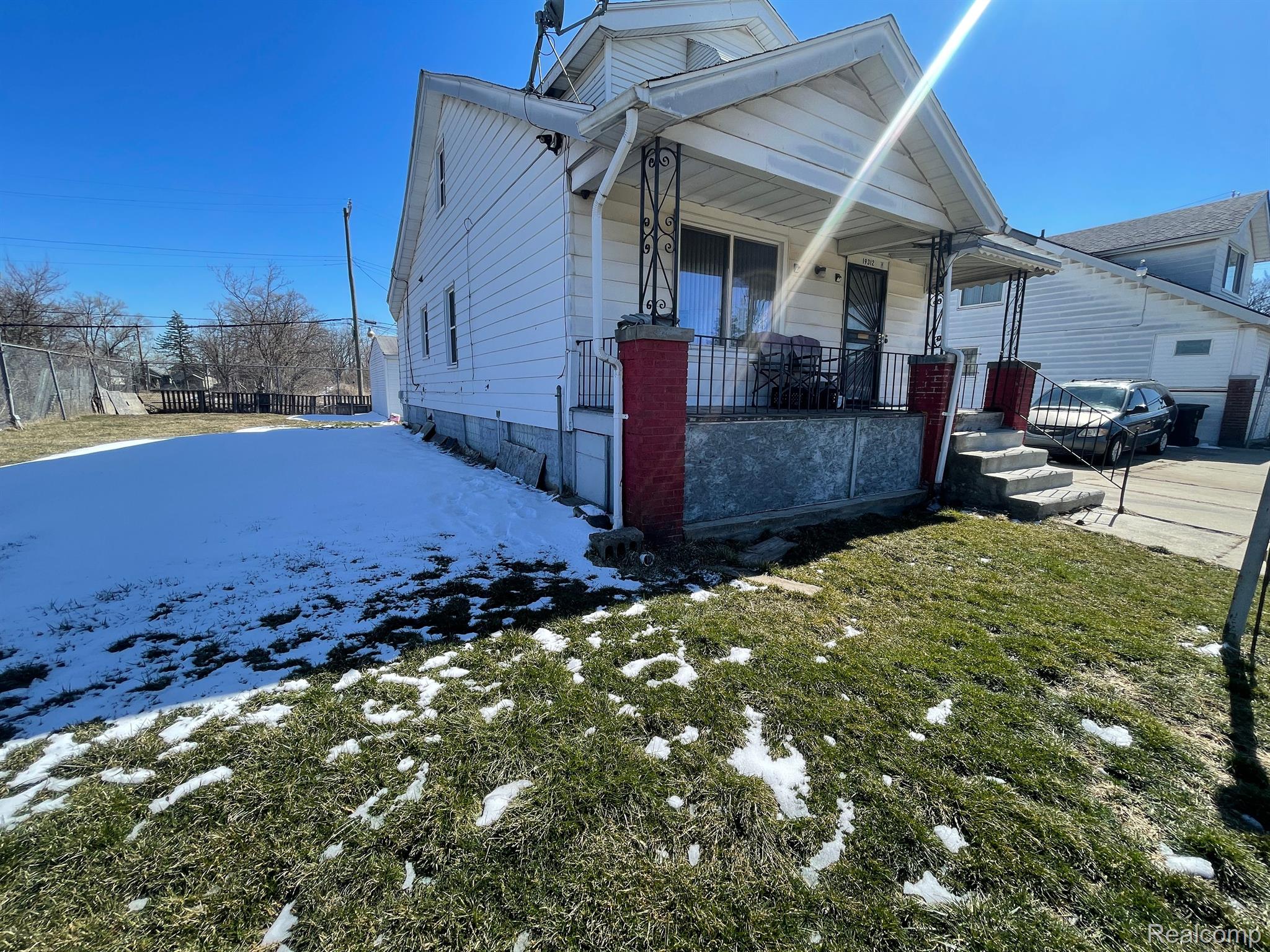 19312 Danbury St Property Photo 2