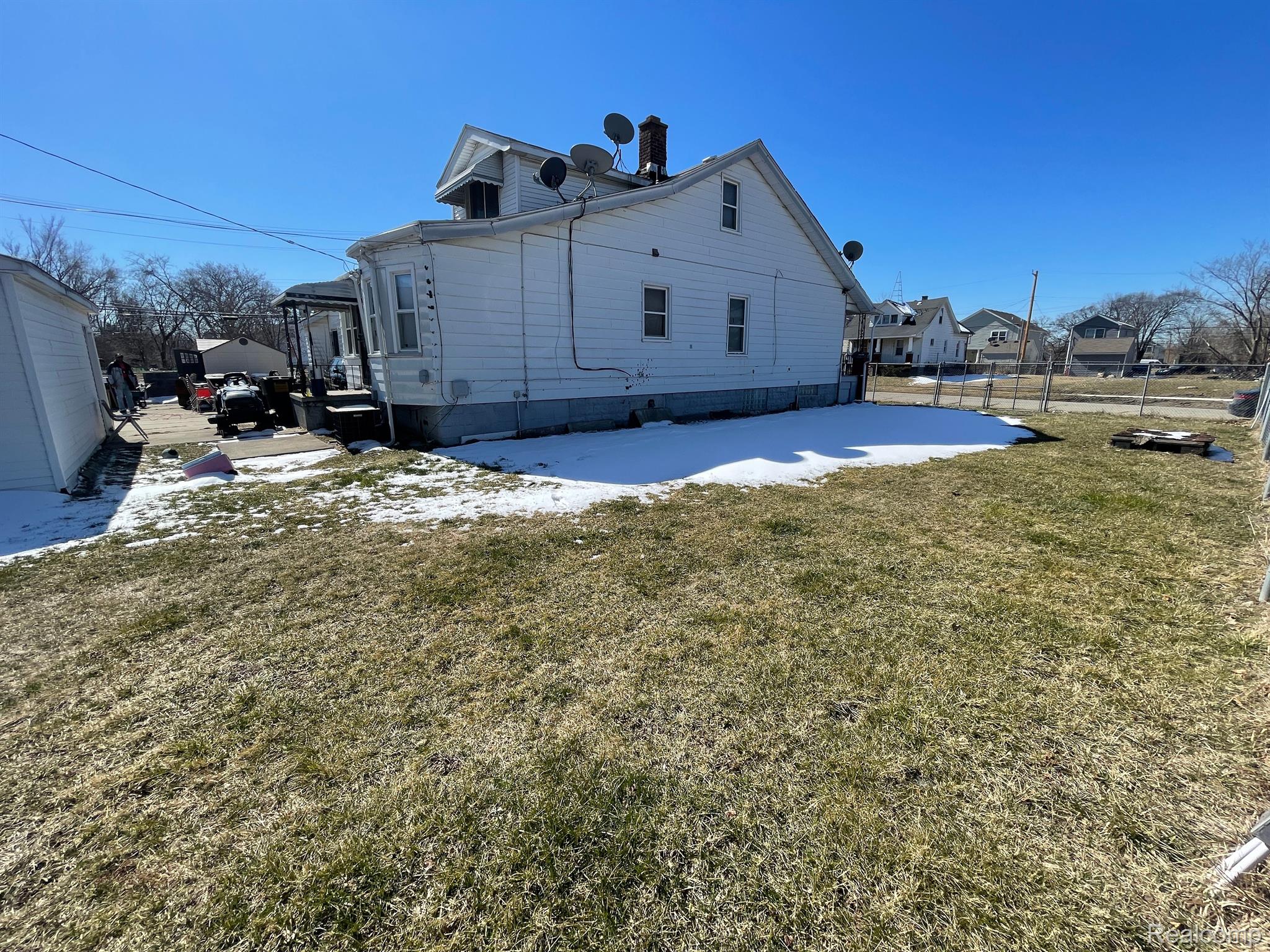 19312 Danbury St Property Photo 13
