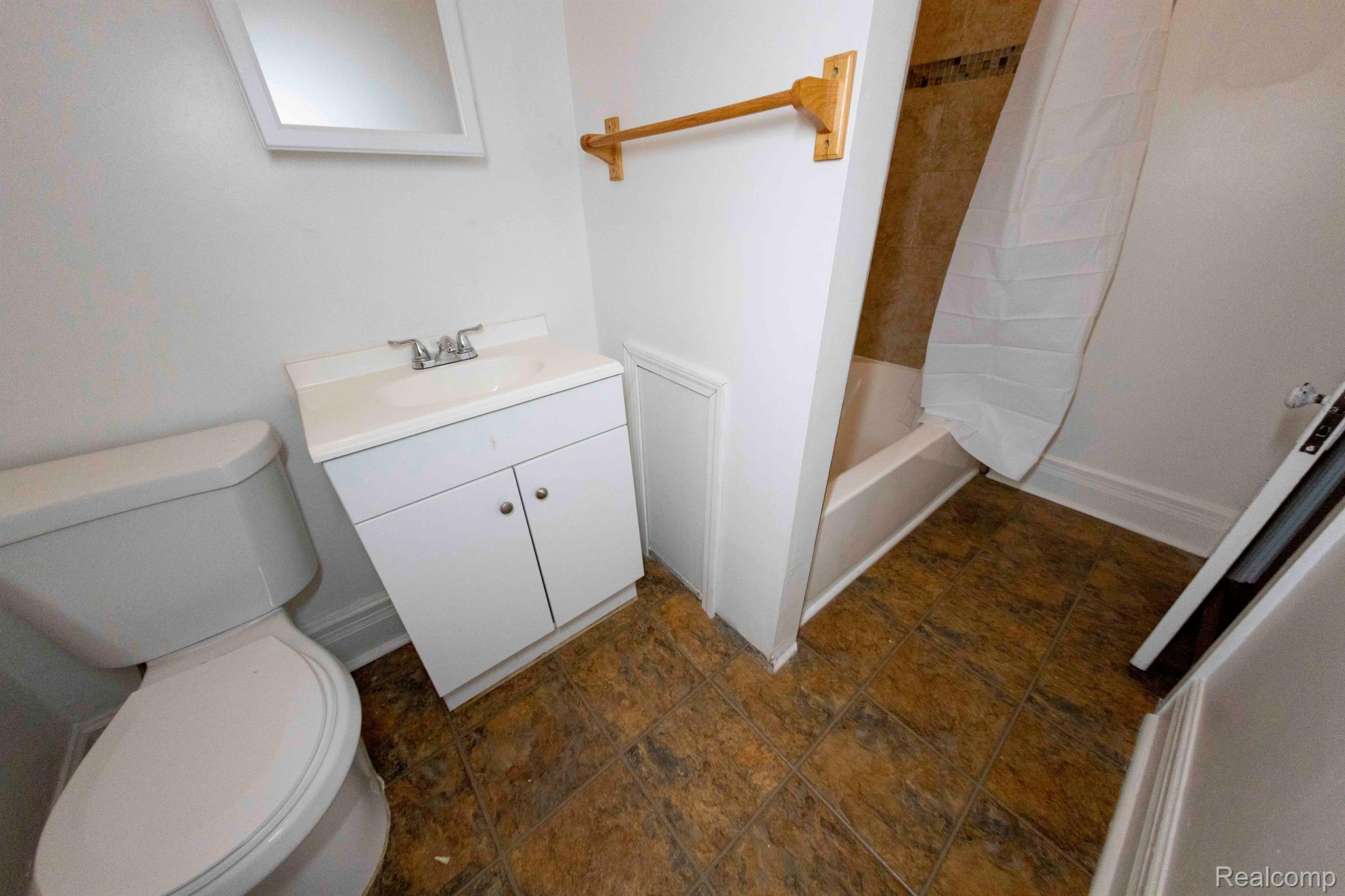 14536 E Jefferson Ave Property Photo 53