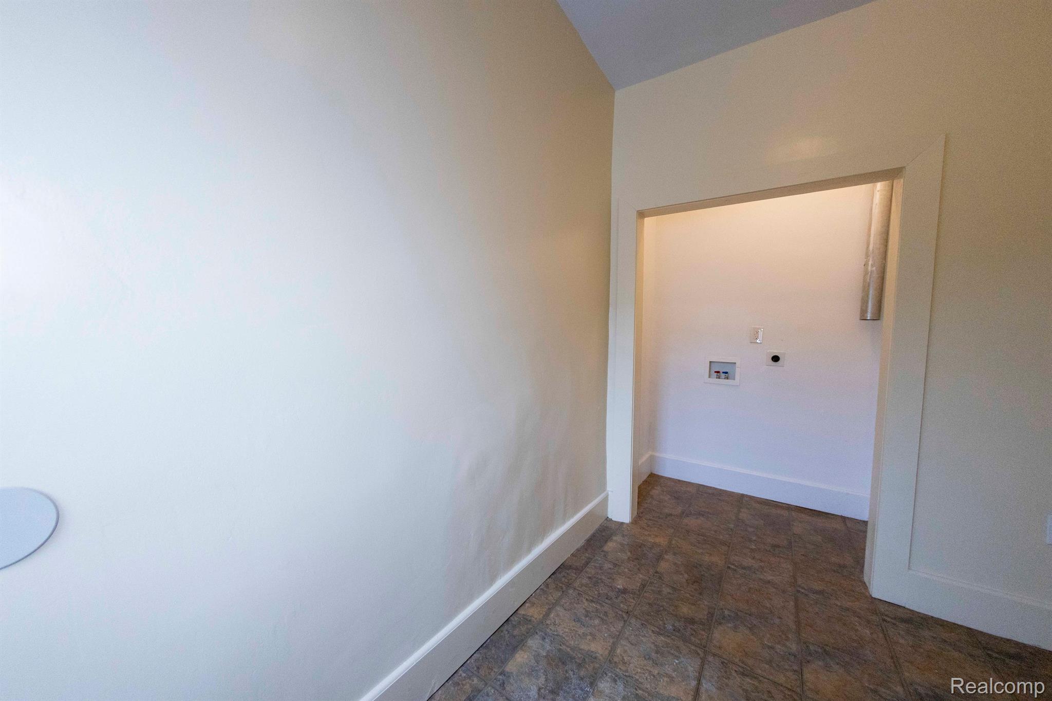14536 E Jefferson Ave Property Photo 55