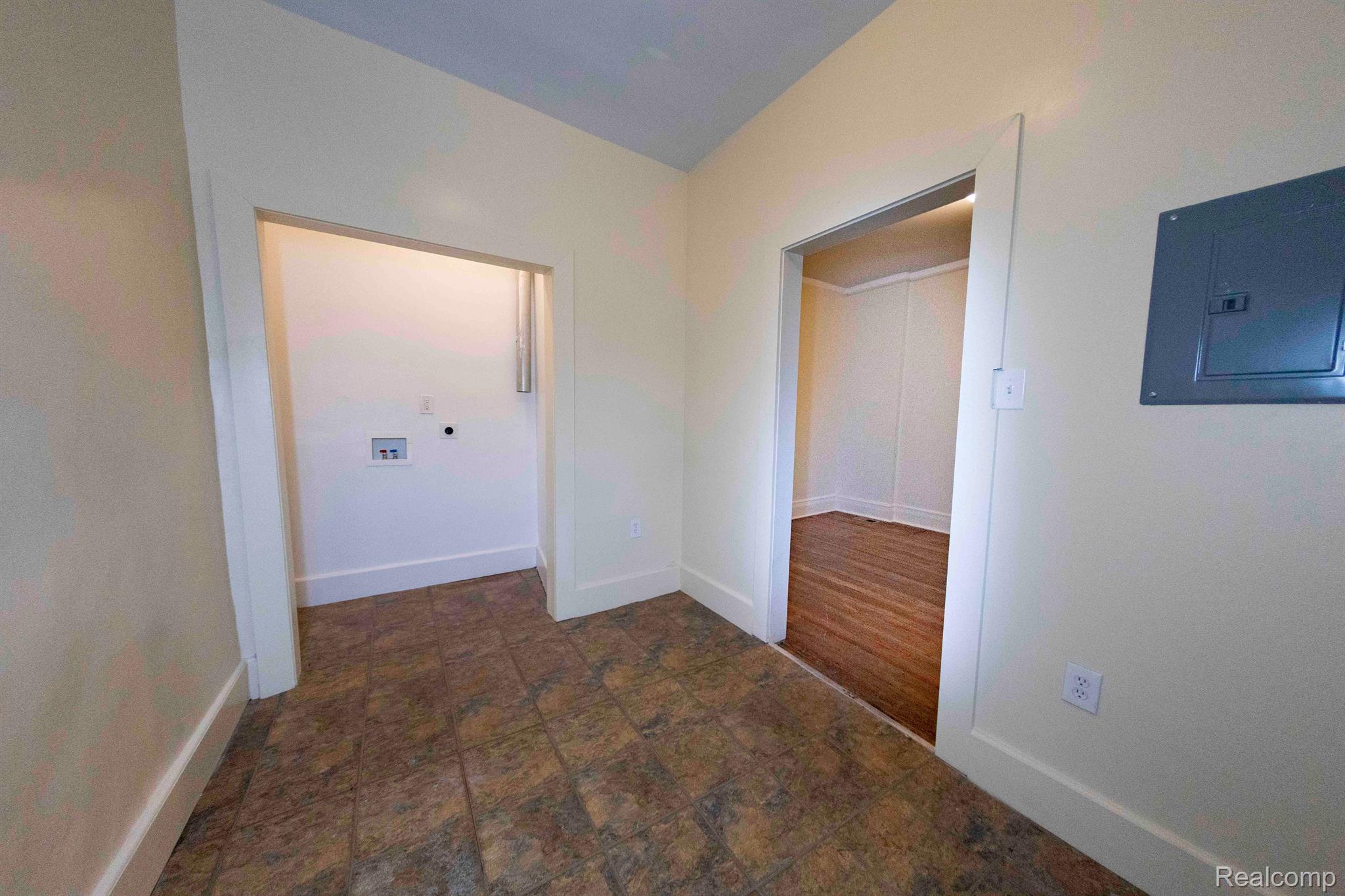 14536 E Jefferson Ave Property Photo 56