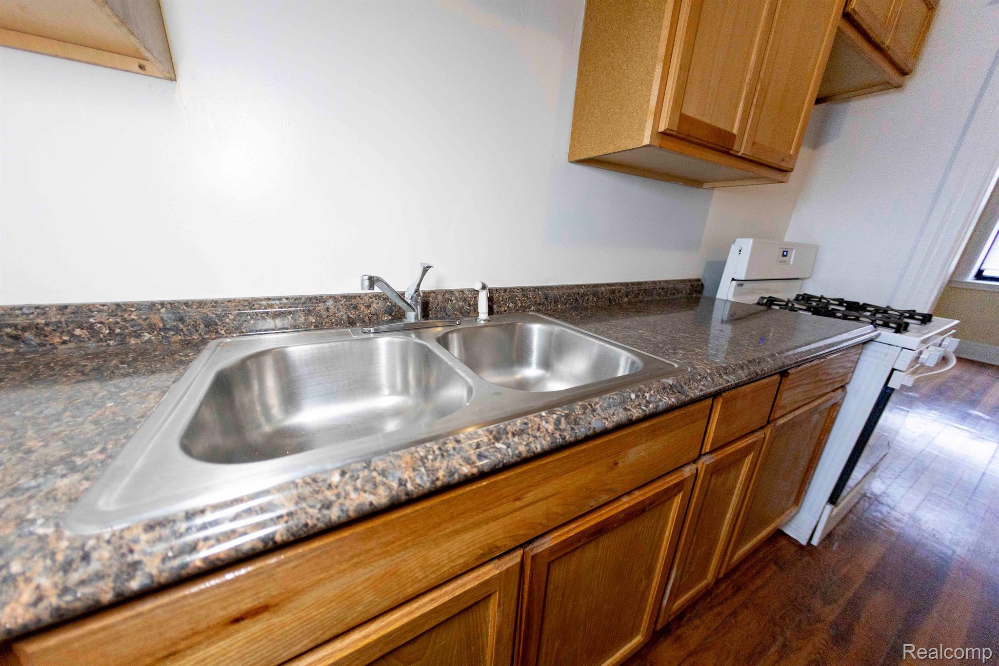 14536 E Jefferson Ave Property Photo 61