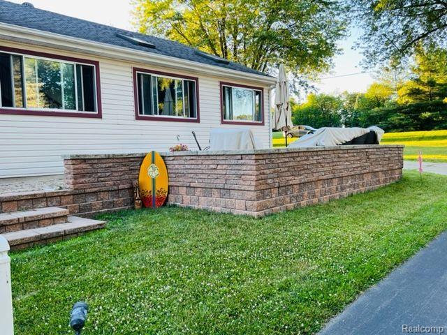 5935 Tower Dr Property Photo 2