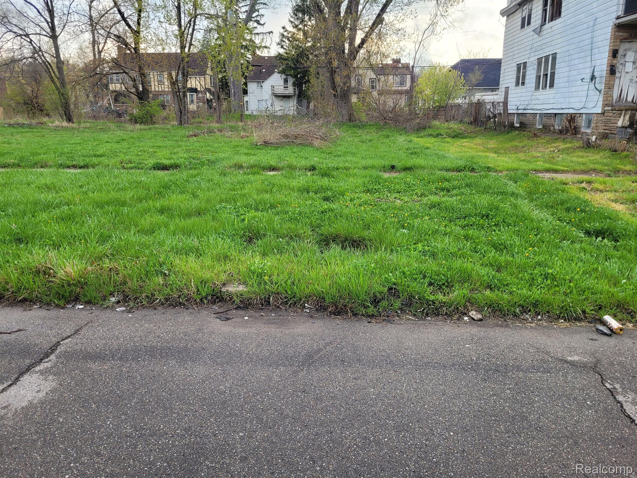 16825 Log Cabin St Property Photo 3