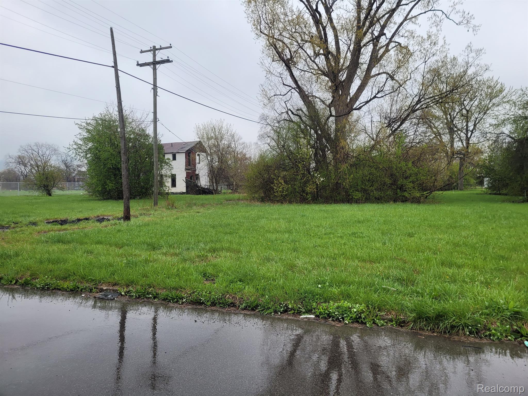 2427 ASH ST Property Photo 1