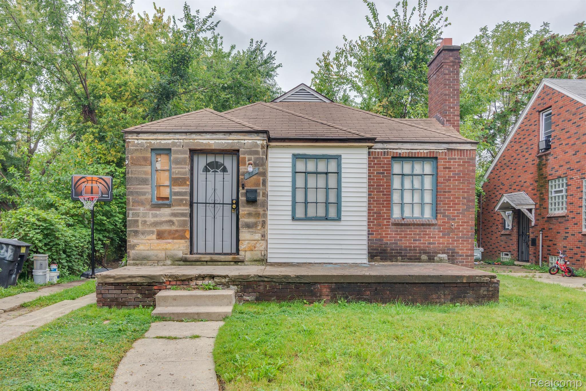 11830 CORBETT AVE Property Photo 1