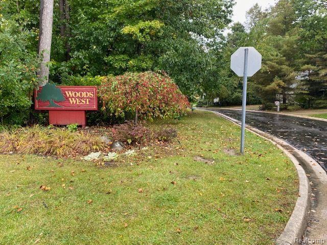 7105 Woods West Dr Property Photo 4