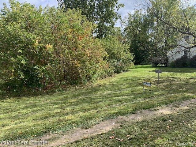 8023 Seneca St Property Photo 1