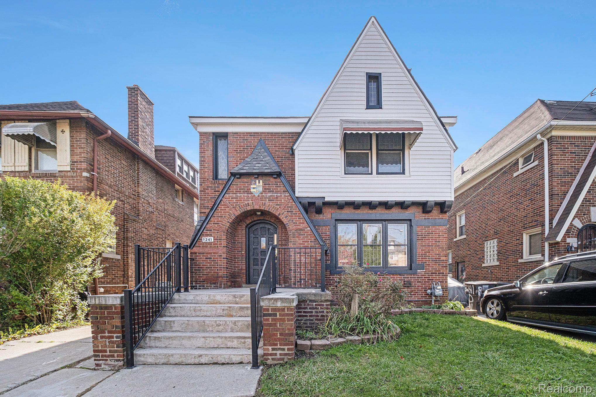 3241 Collingwood St Property Photo 1