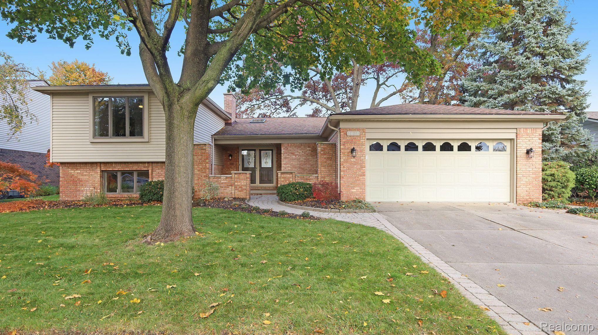 1827 Smallbrook Dr Property Photo 1