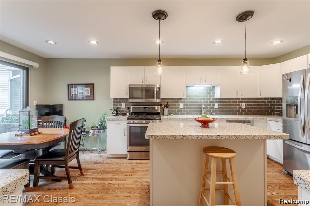 6912 Pebblecreek Woods Dr Property Photo 7
